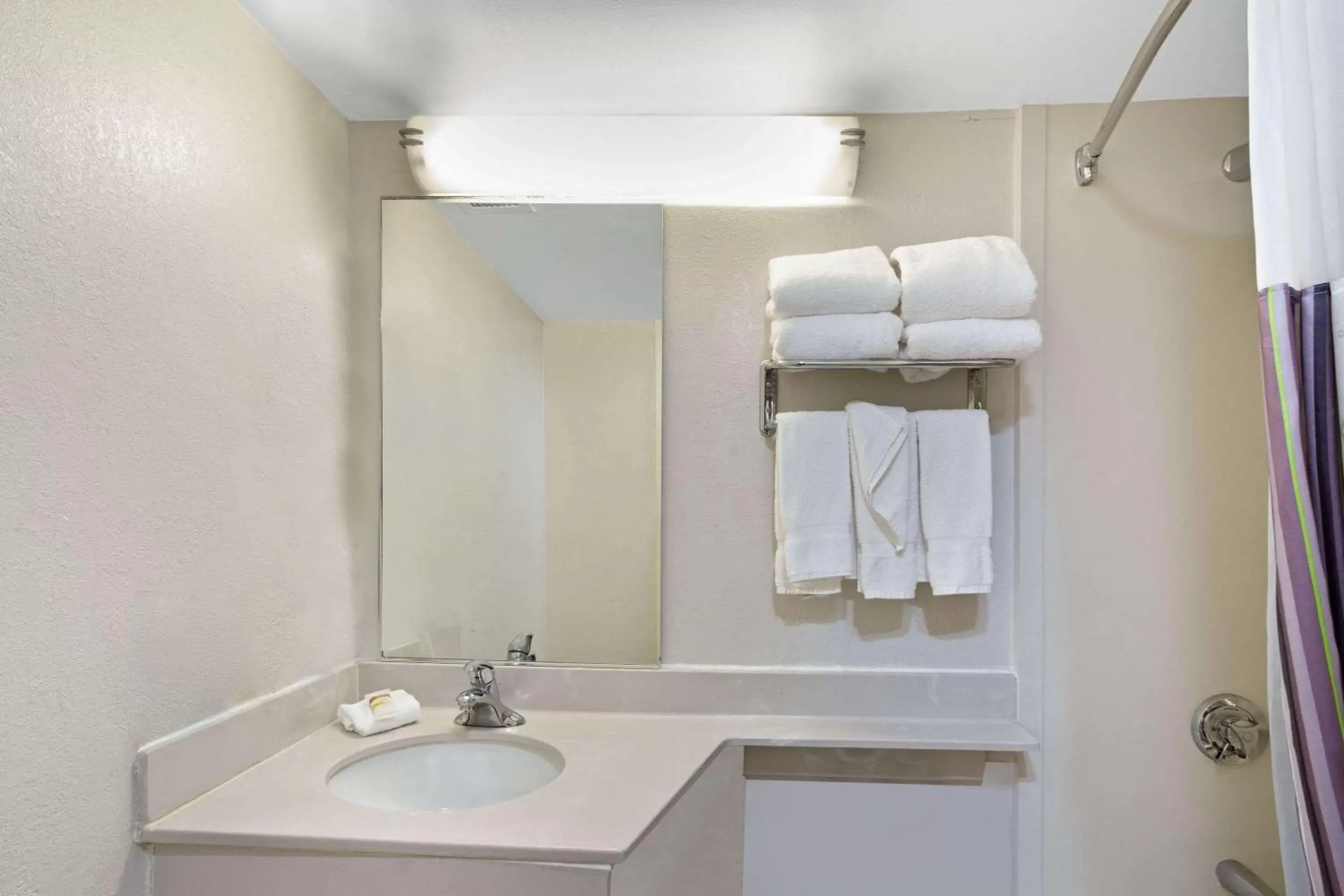 Bathroom in La Quinta by Wyndham New Haven
