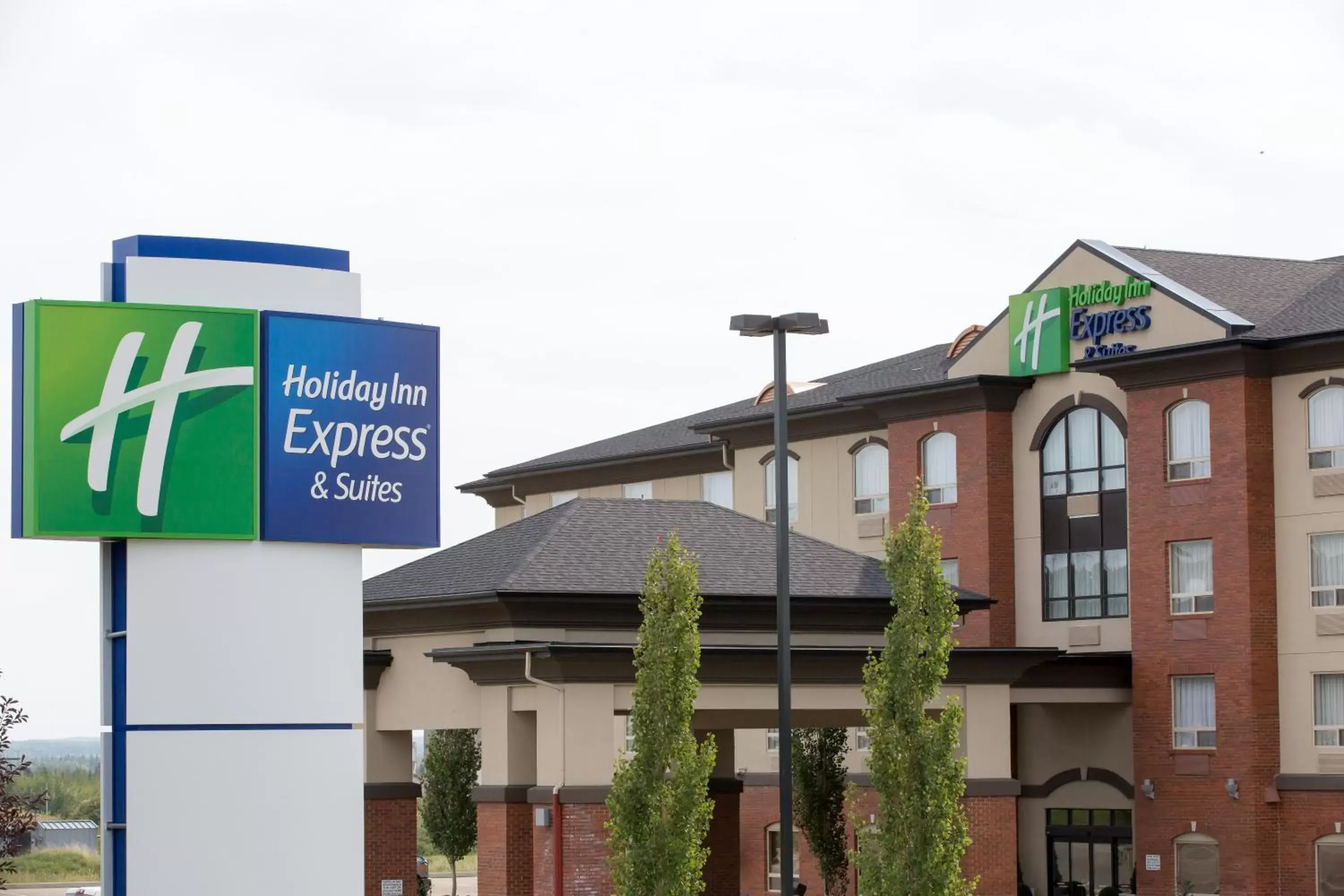 Property Building in Holiday Inn Express & Suites Drayton Valley, an IHG Hotel