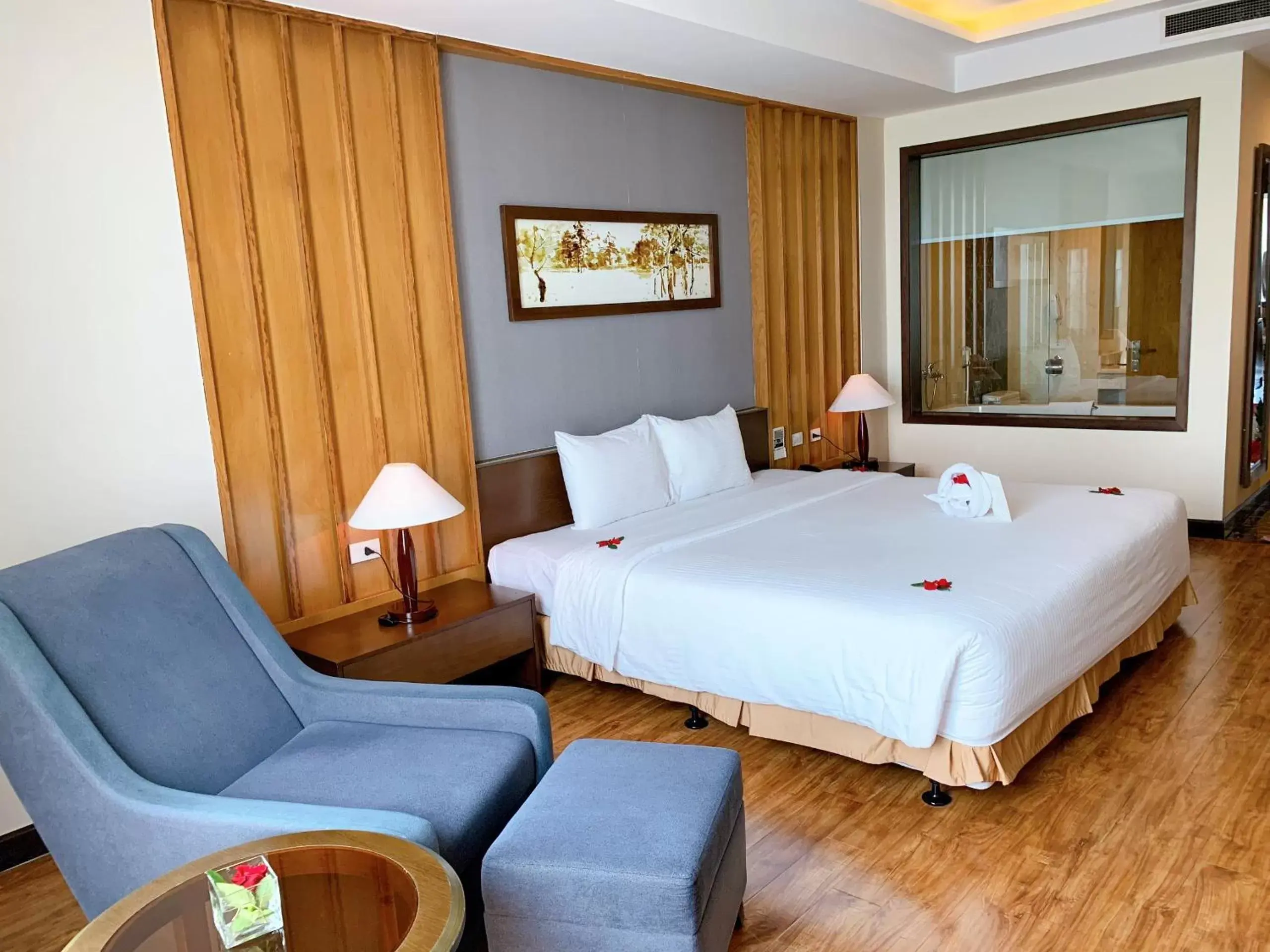 Bed in Muong Thanh Luxury Nhat Le Hotel