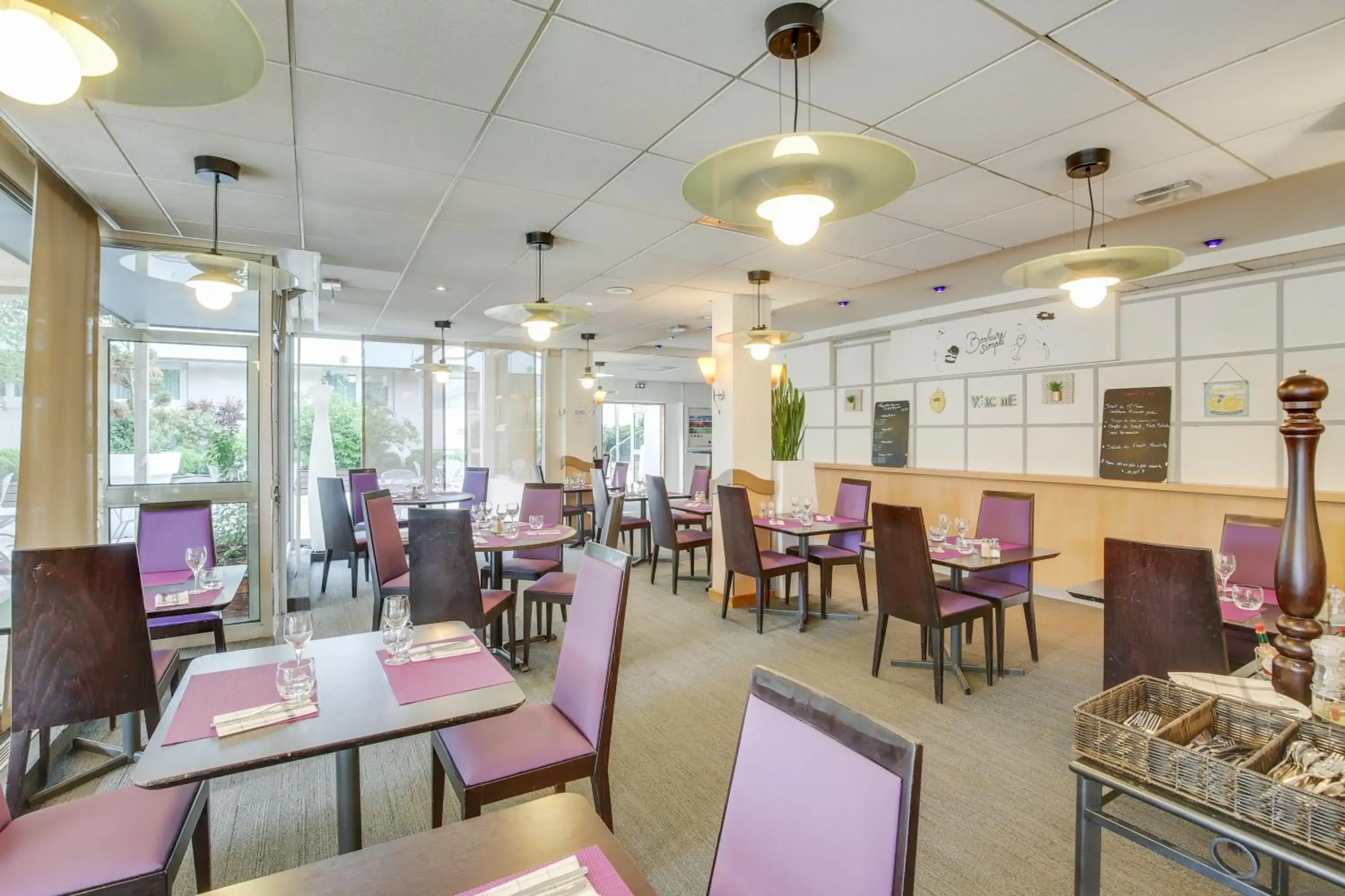 Restaurant/Places to Eat in Novotel Poissy Orgeval