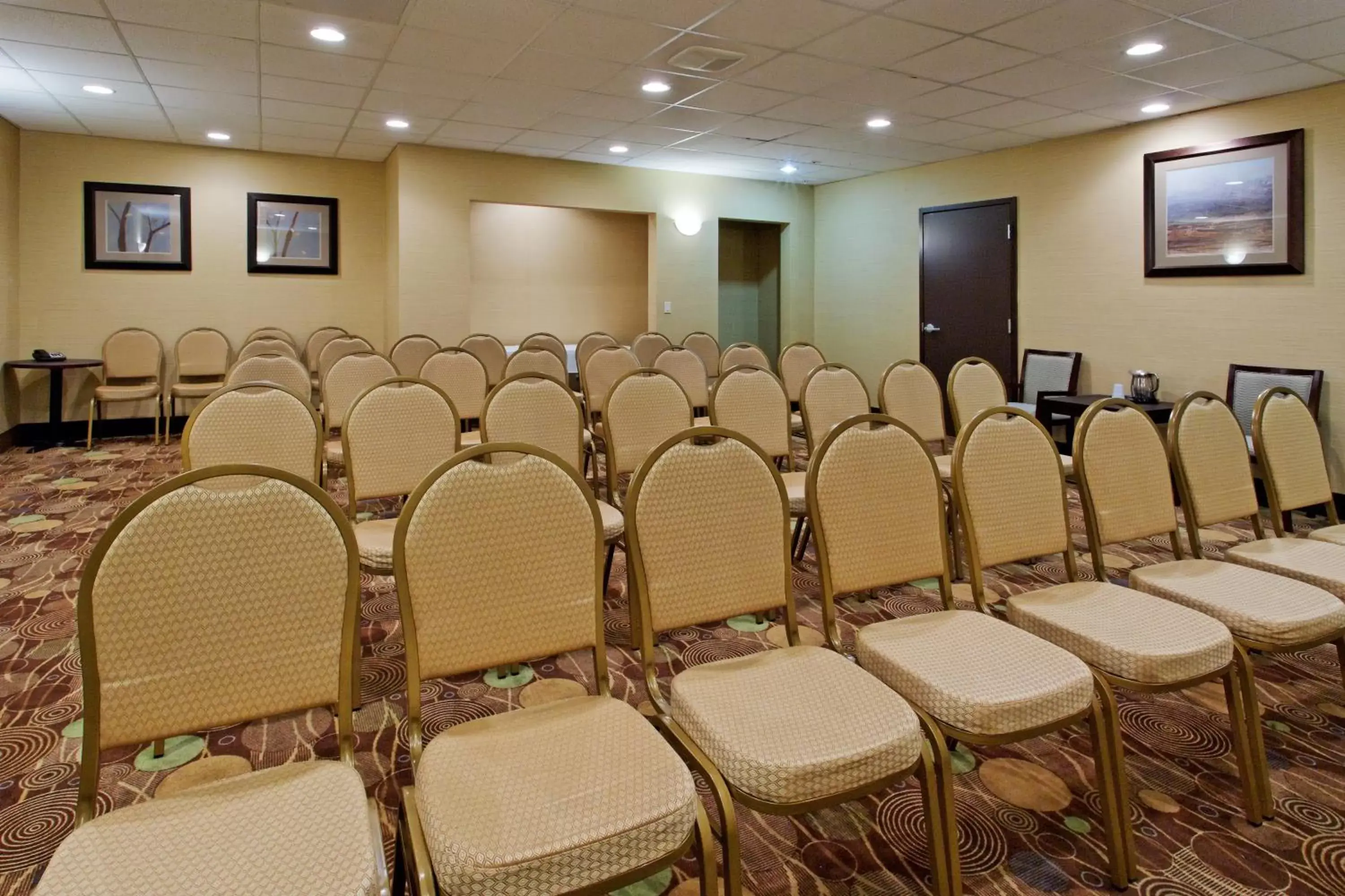 Meeting/conference room in Holiday Inn Express Benicia, an IHG Hotel