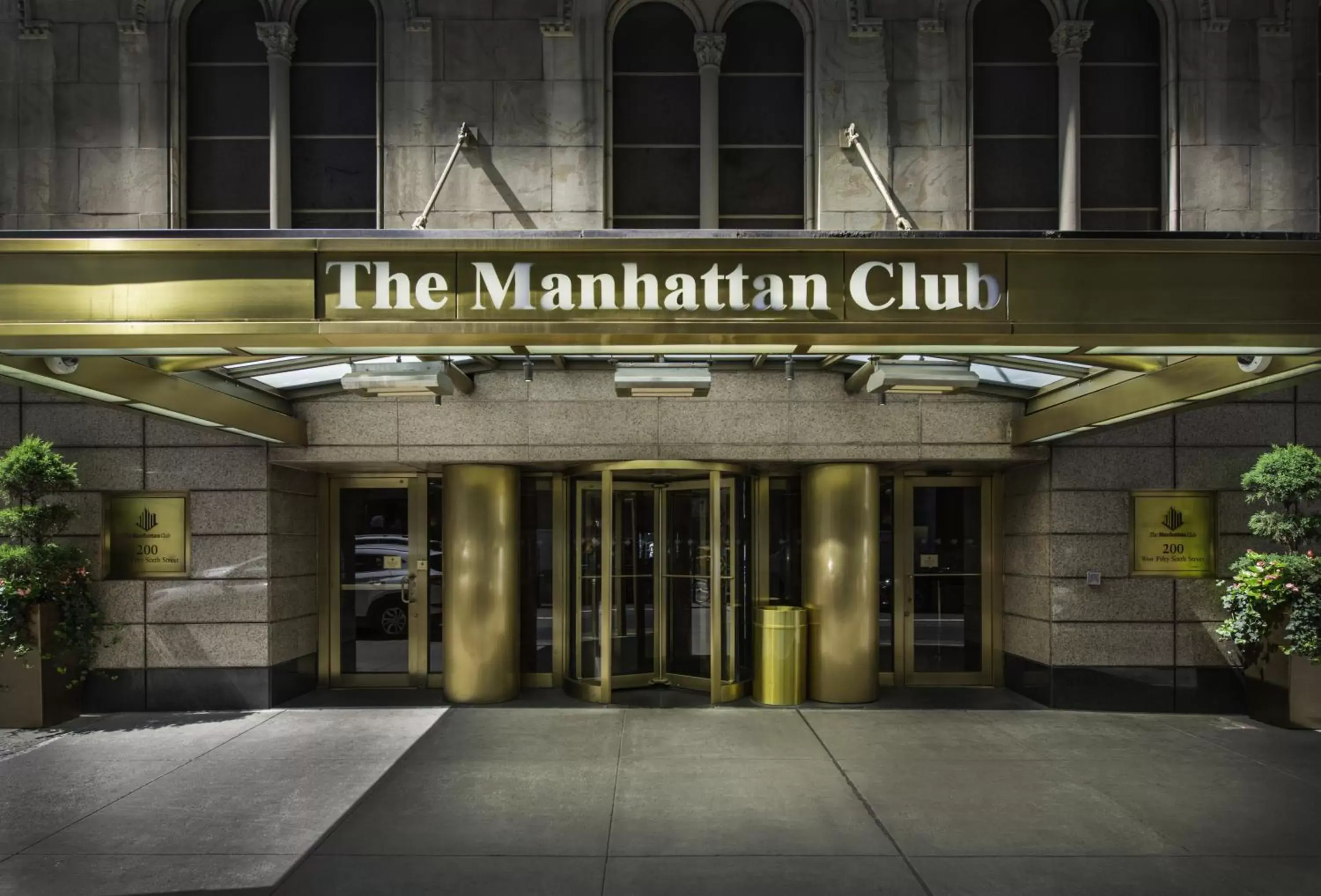 Facade/entrance in The Manhattan Club