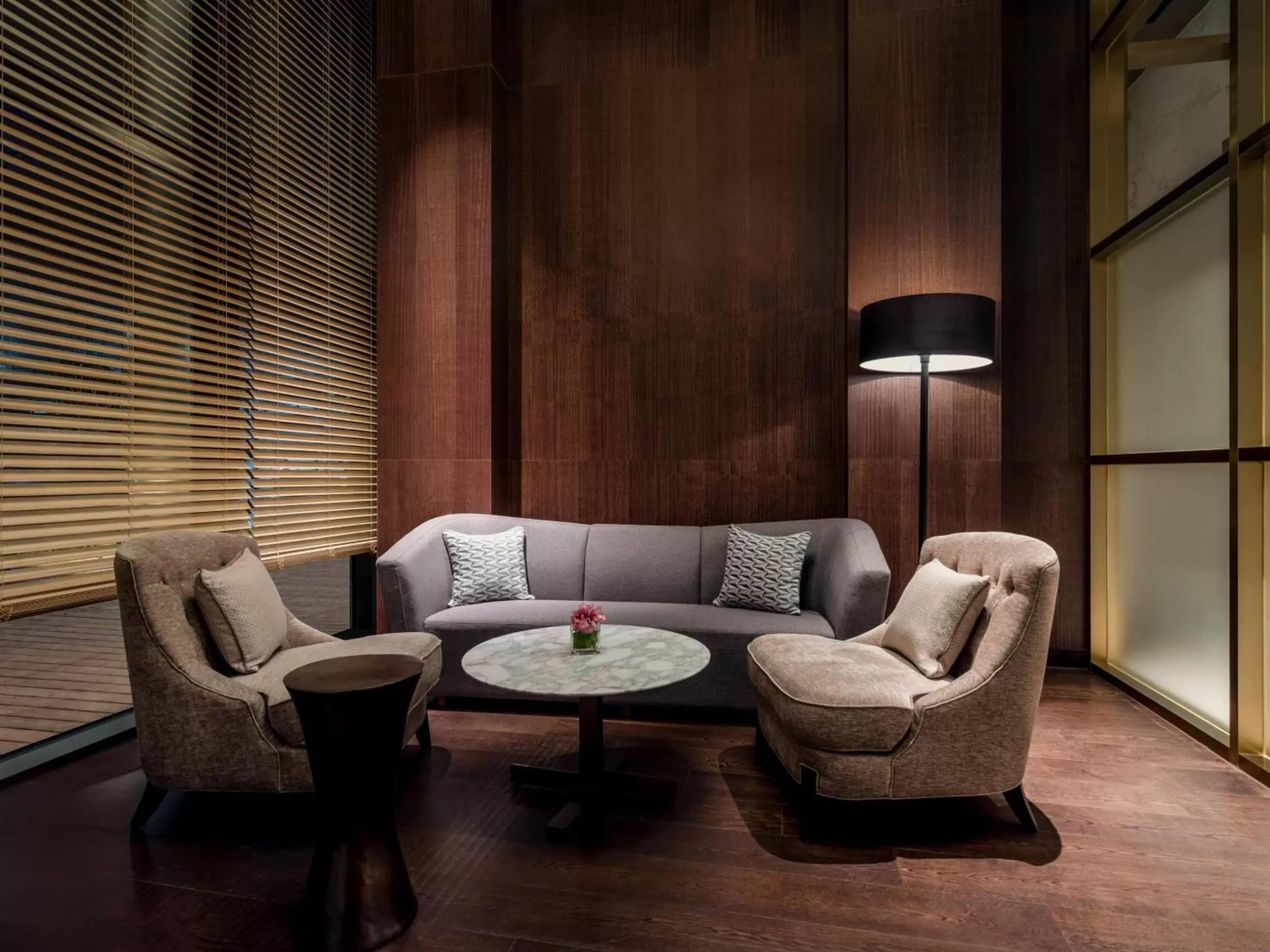 Lounge or bar, Seating Area in Grand Mercure Ambassador Hotel and Residences Seoul Yongsan
