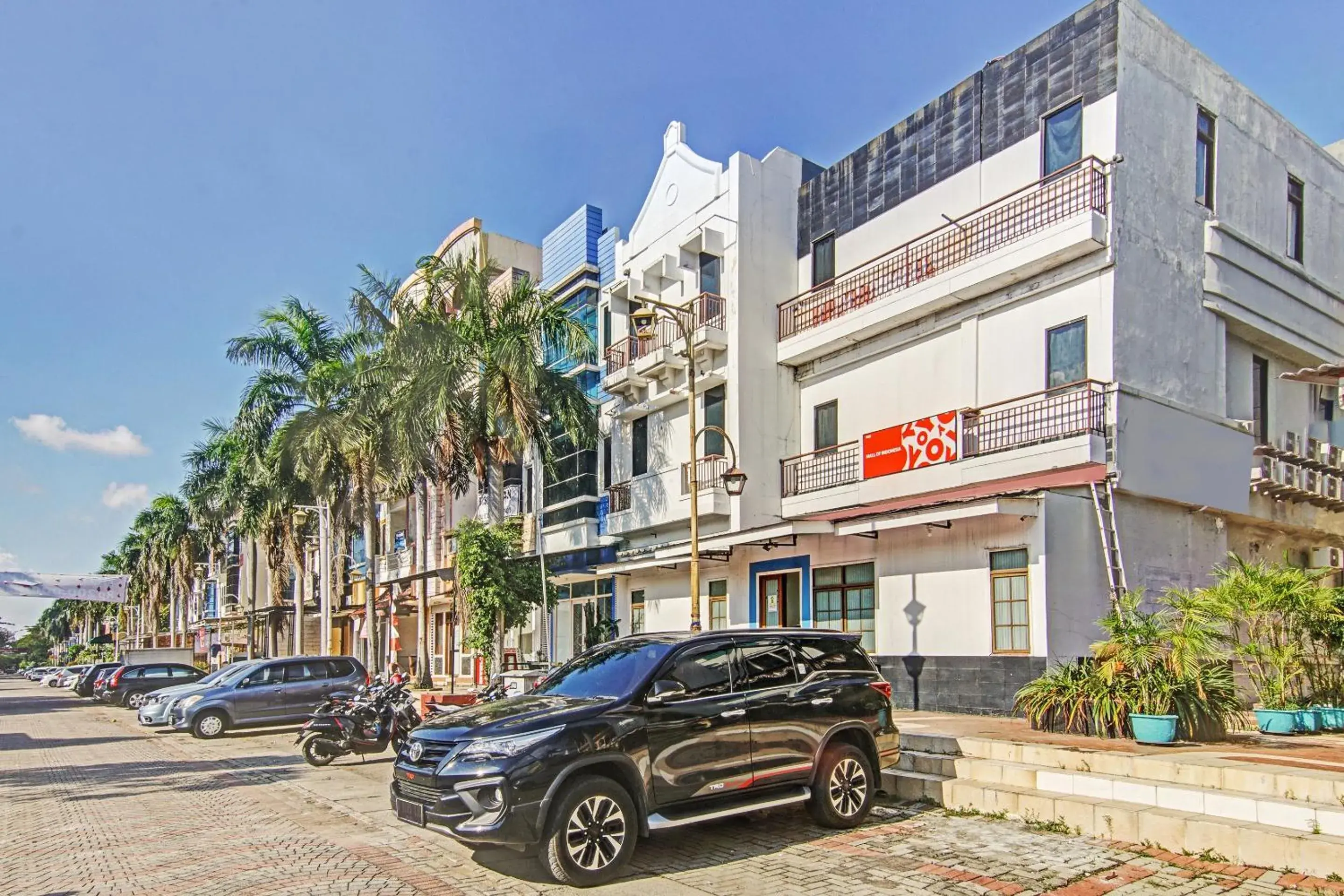 Facade/entrance in OYO 90422 Mall Of Indonesia