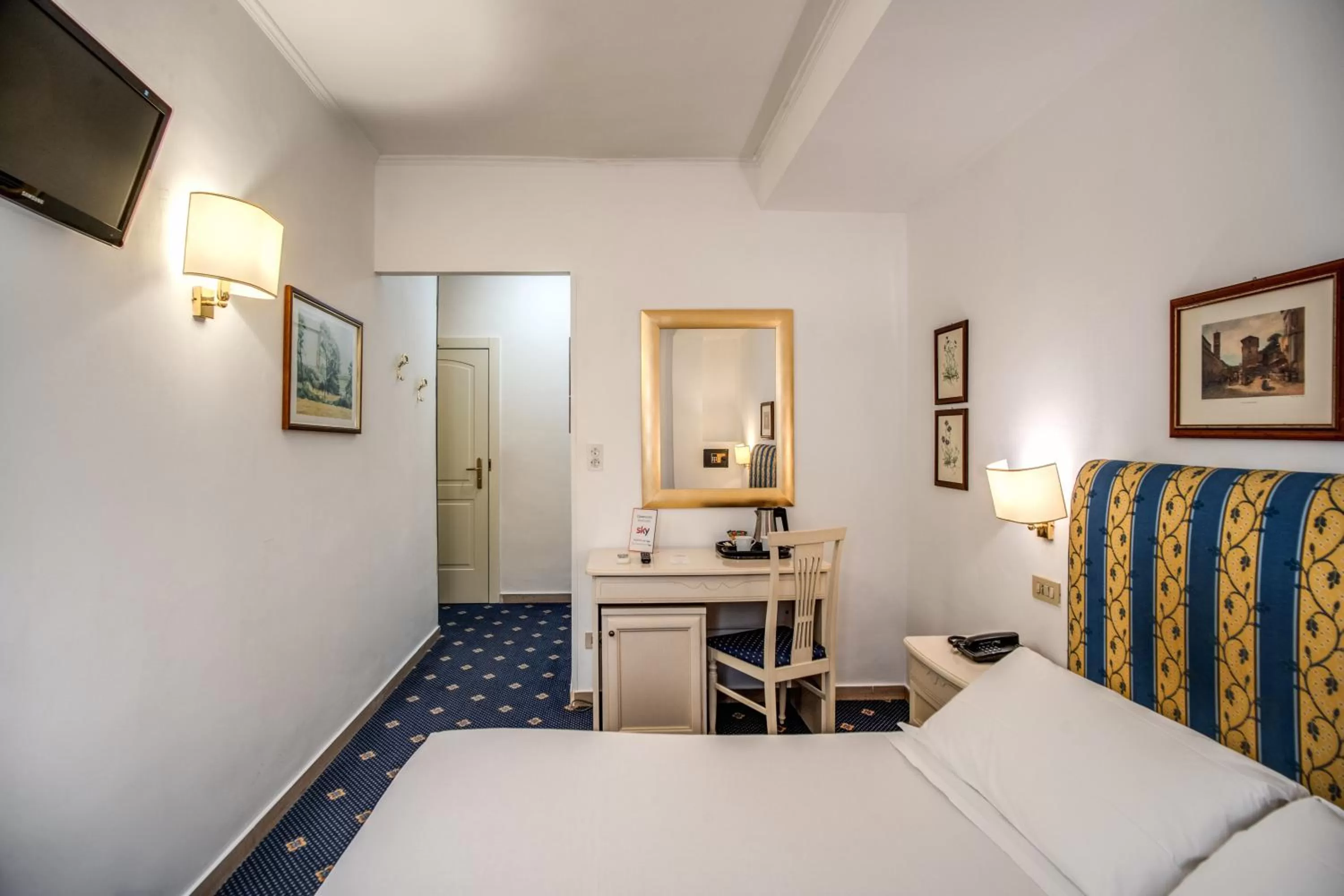 Bed in Hotel Napoleon