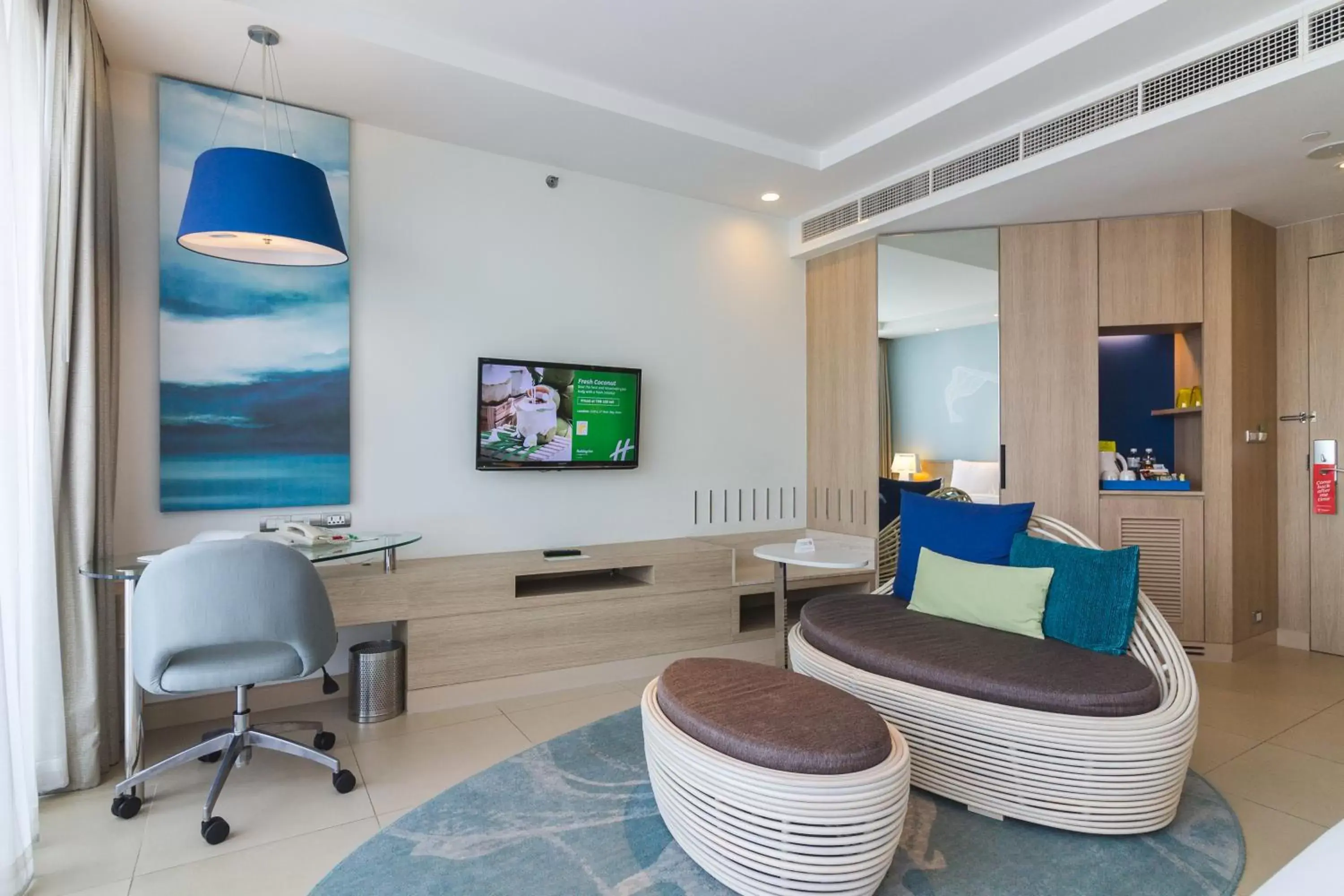 Living room, Seating Area in Holiday Inn Pattaya, an IHG Hotel