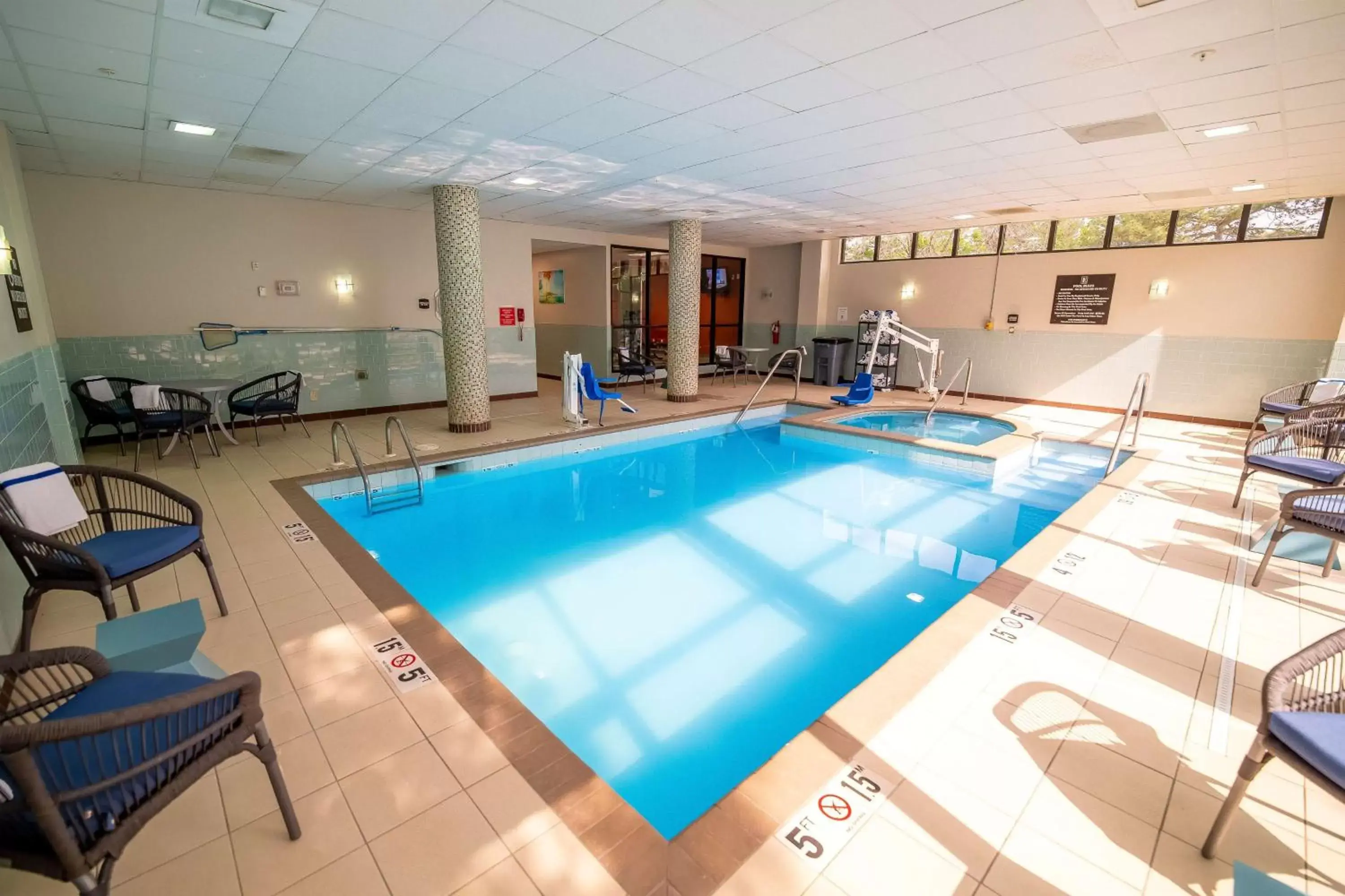 Pool view, Swimming Pool in Embassy Suites by Hilton Kansas City Overland Park