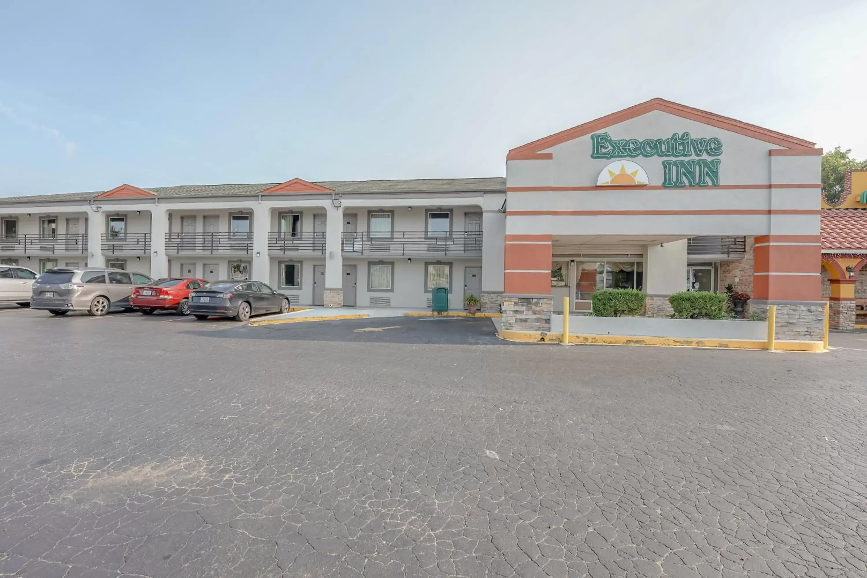 Facade/entrance, Property Building in Executive Inn Locust Grove