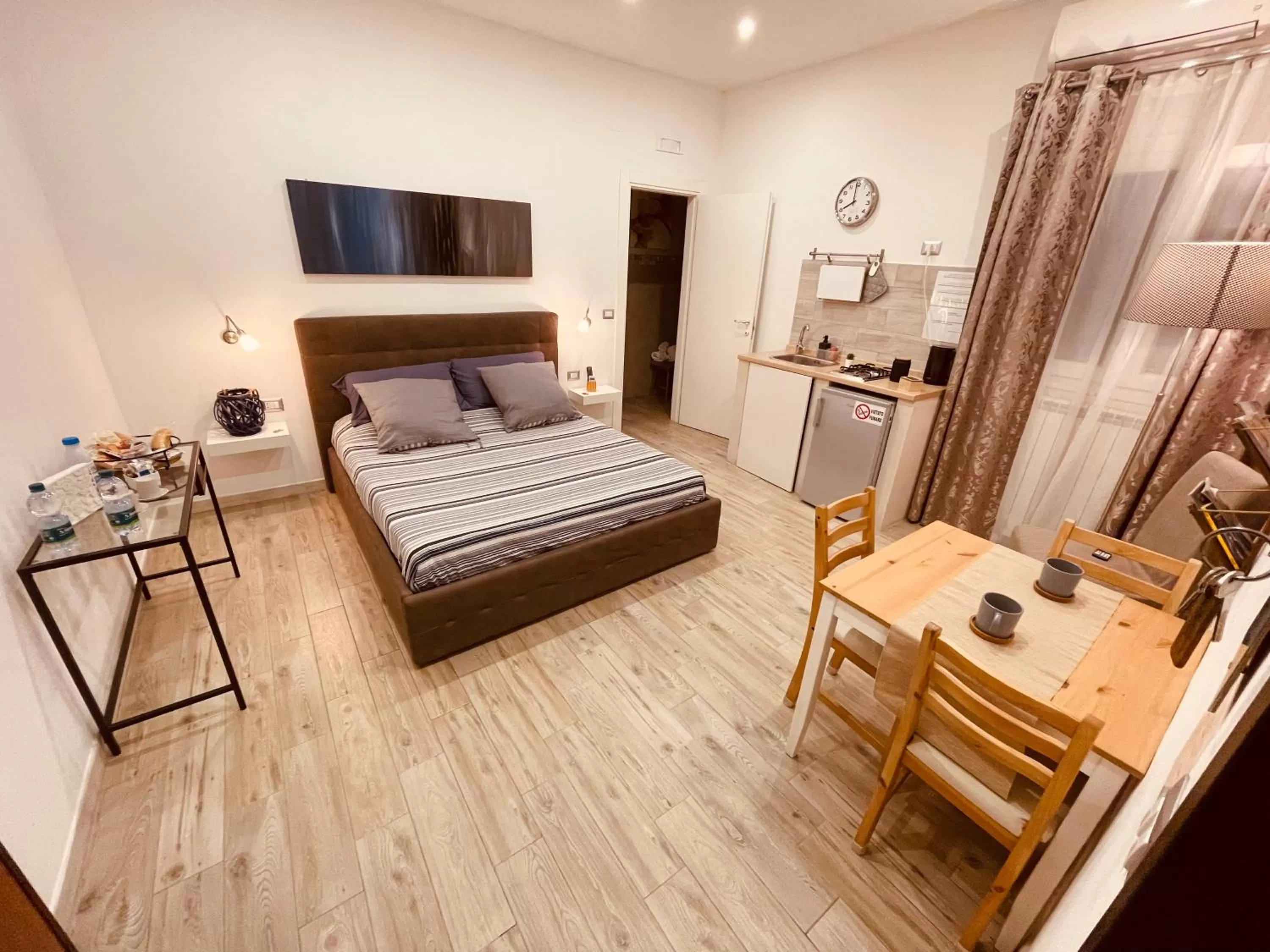 Photo of the whole room, Bed in La piazzetta