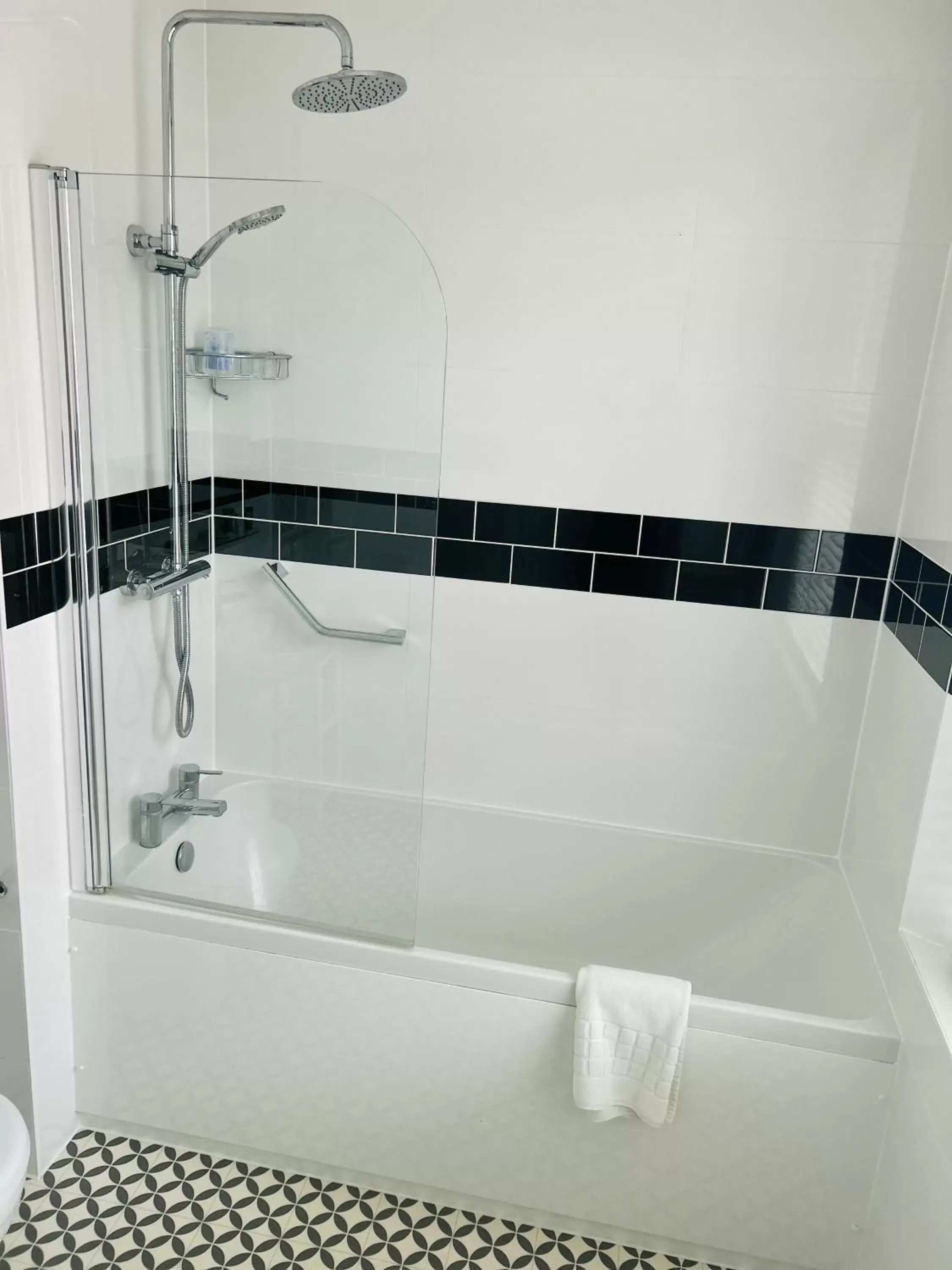 Shower, Bathroom in Great Malvern Hotel
