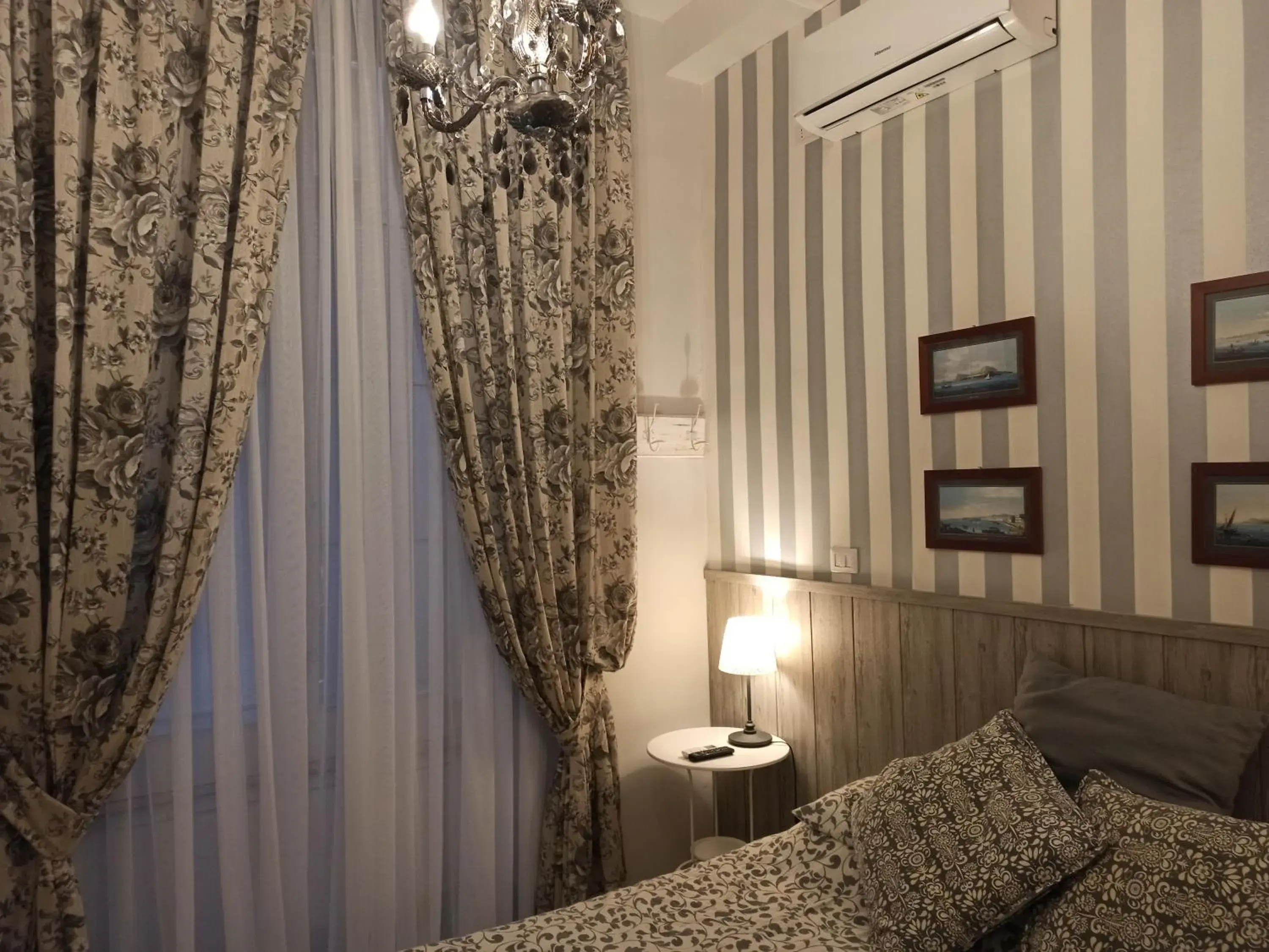 Bed in B&B Dei Decumani Bed in B&B Dei Decumani