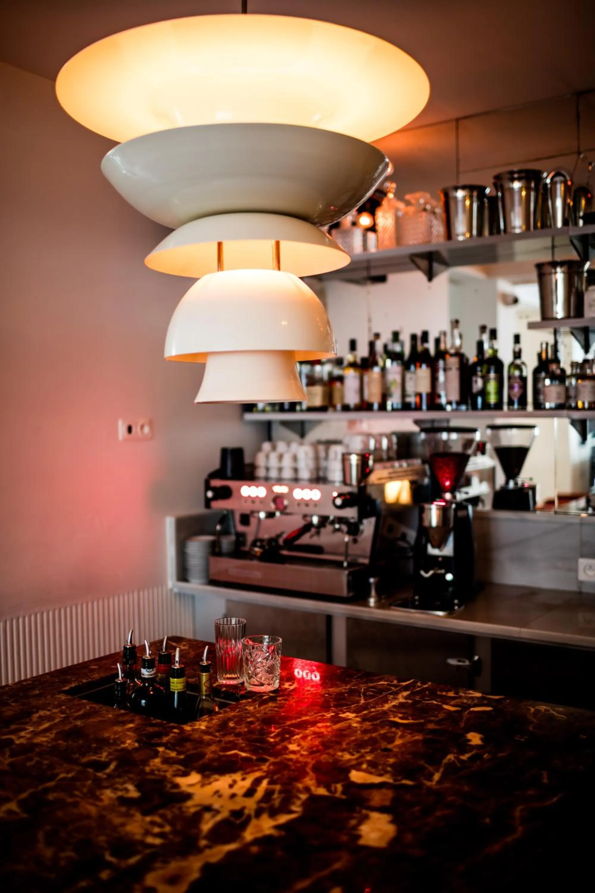 Lounge or bar in Le Pigalle, a Member of Design Hotels
