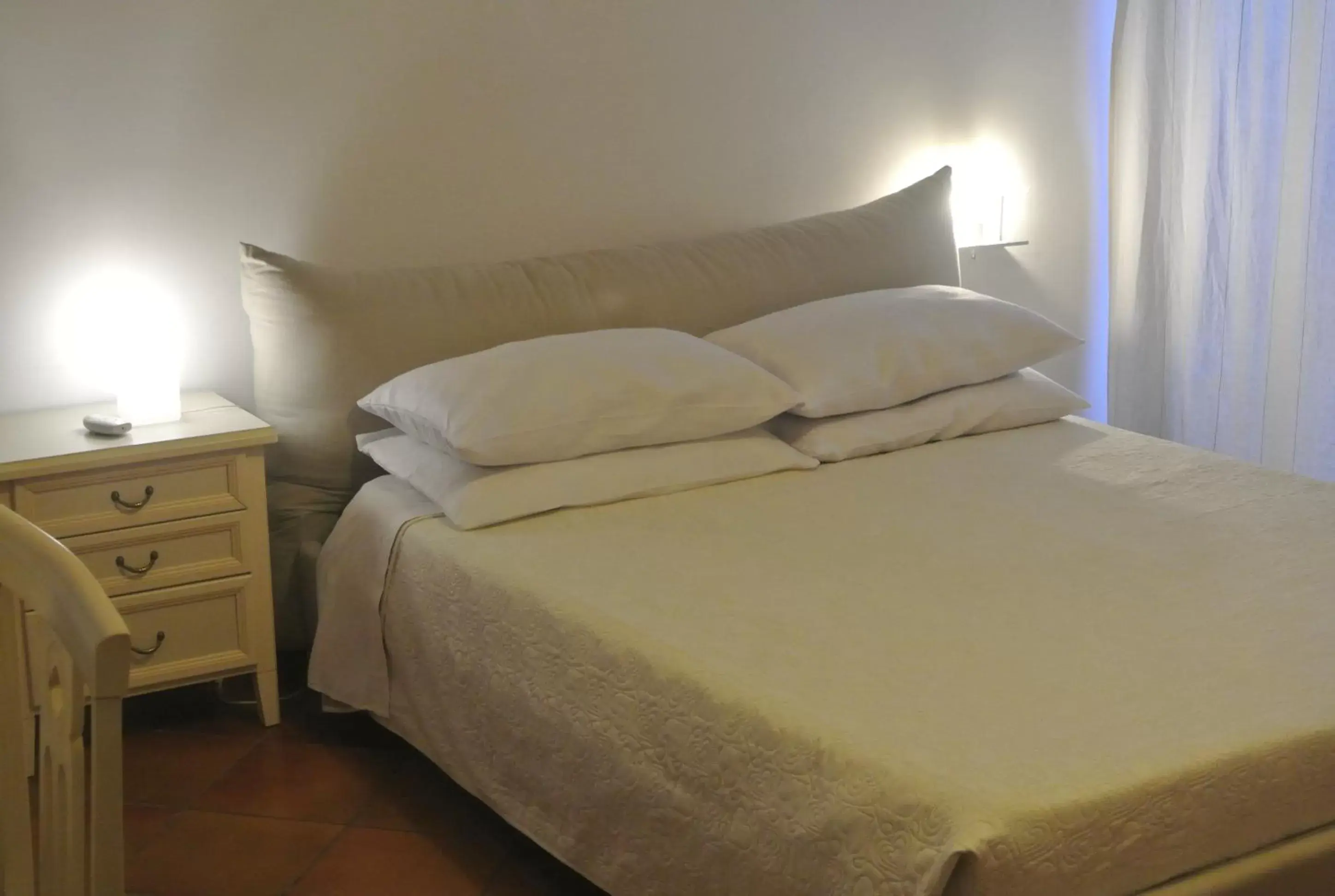 Bedroom, Bed in Villa Carlotta Resort