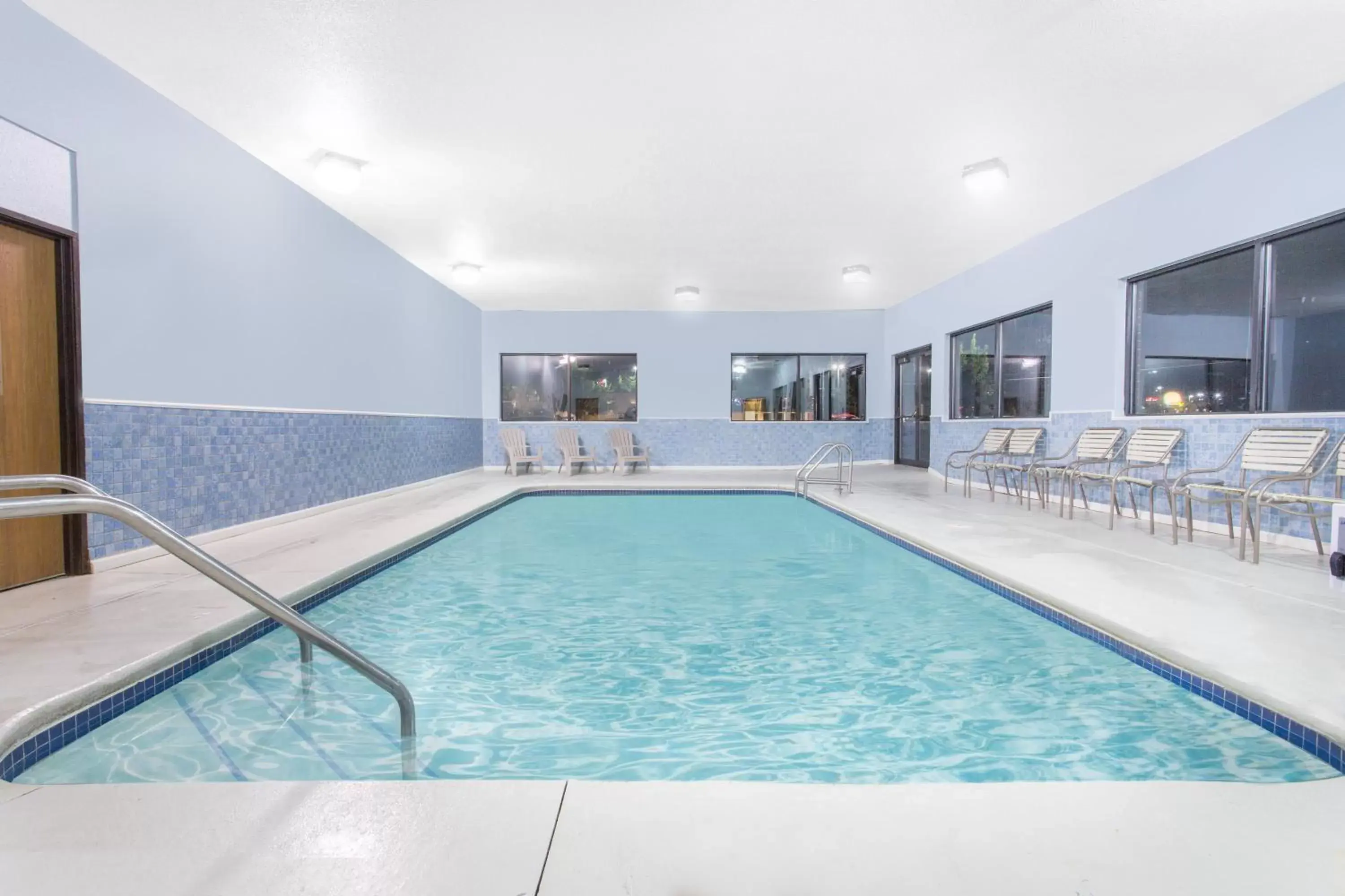 Swimming Pool in Days Inn & Suites by Wyndham Waterloo