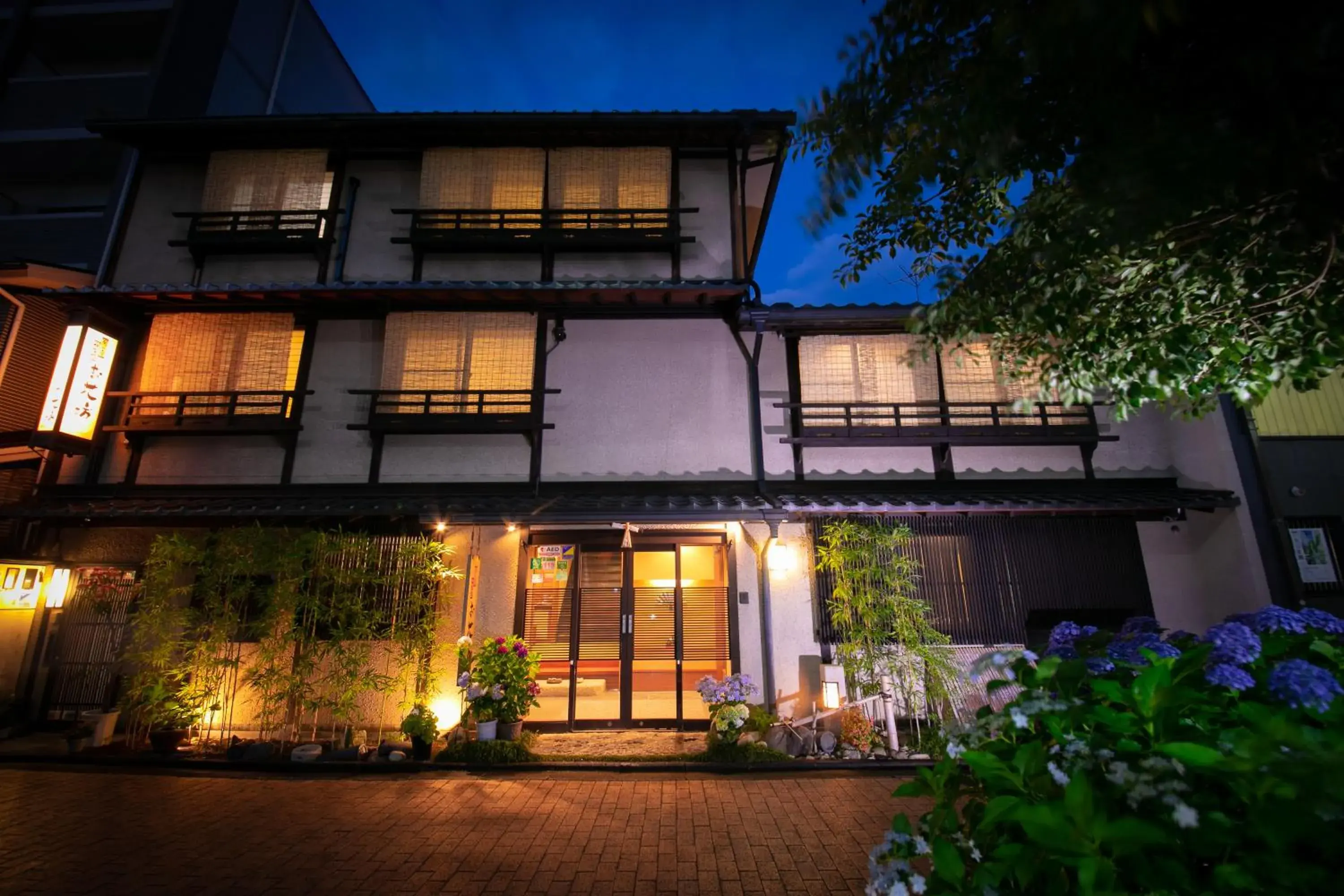 Facade/entrance, Property Building in Ohanabo