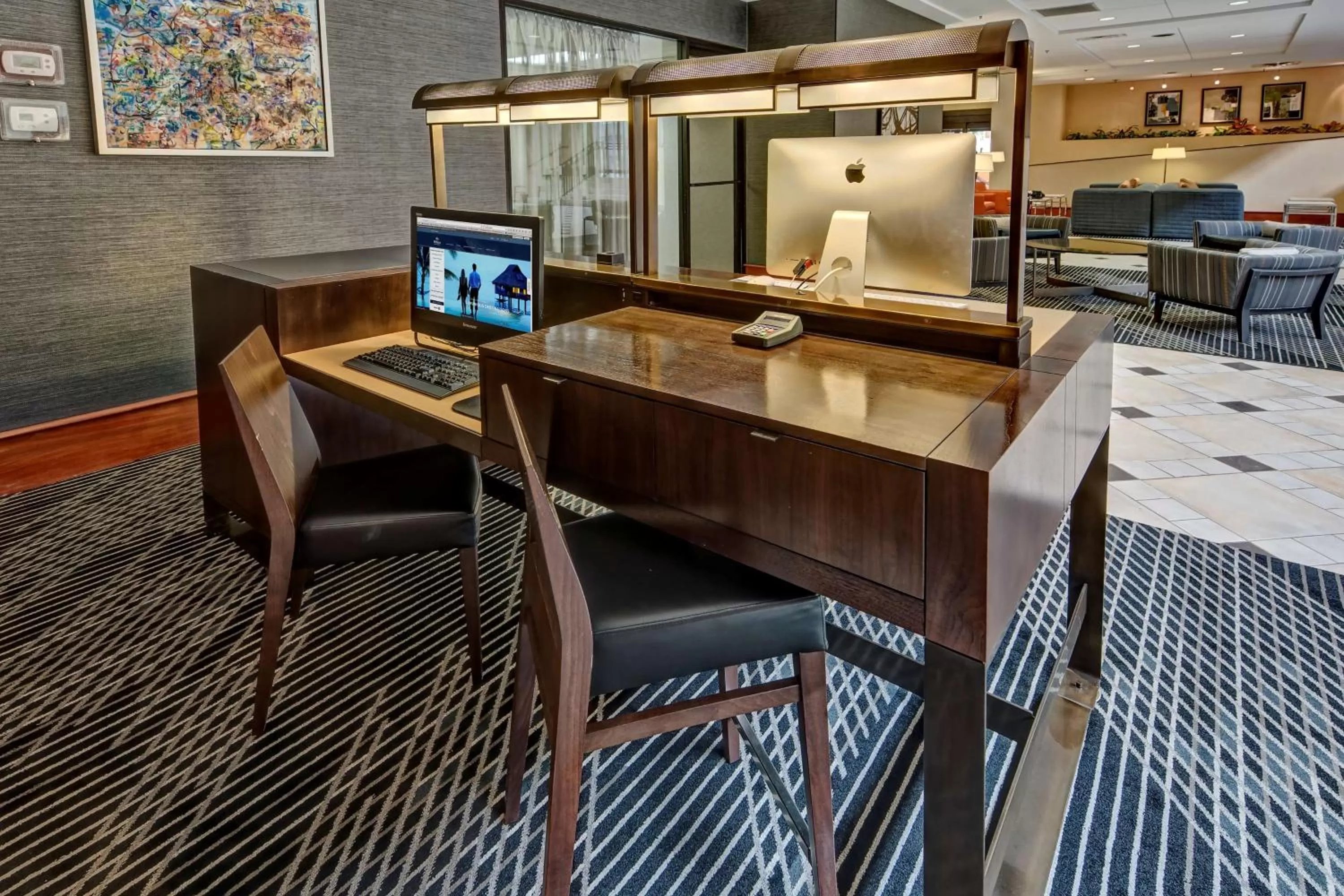 Business facilities in Hilton Knoxville Airport