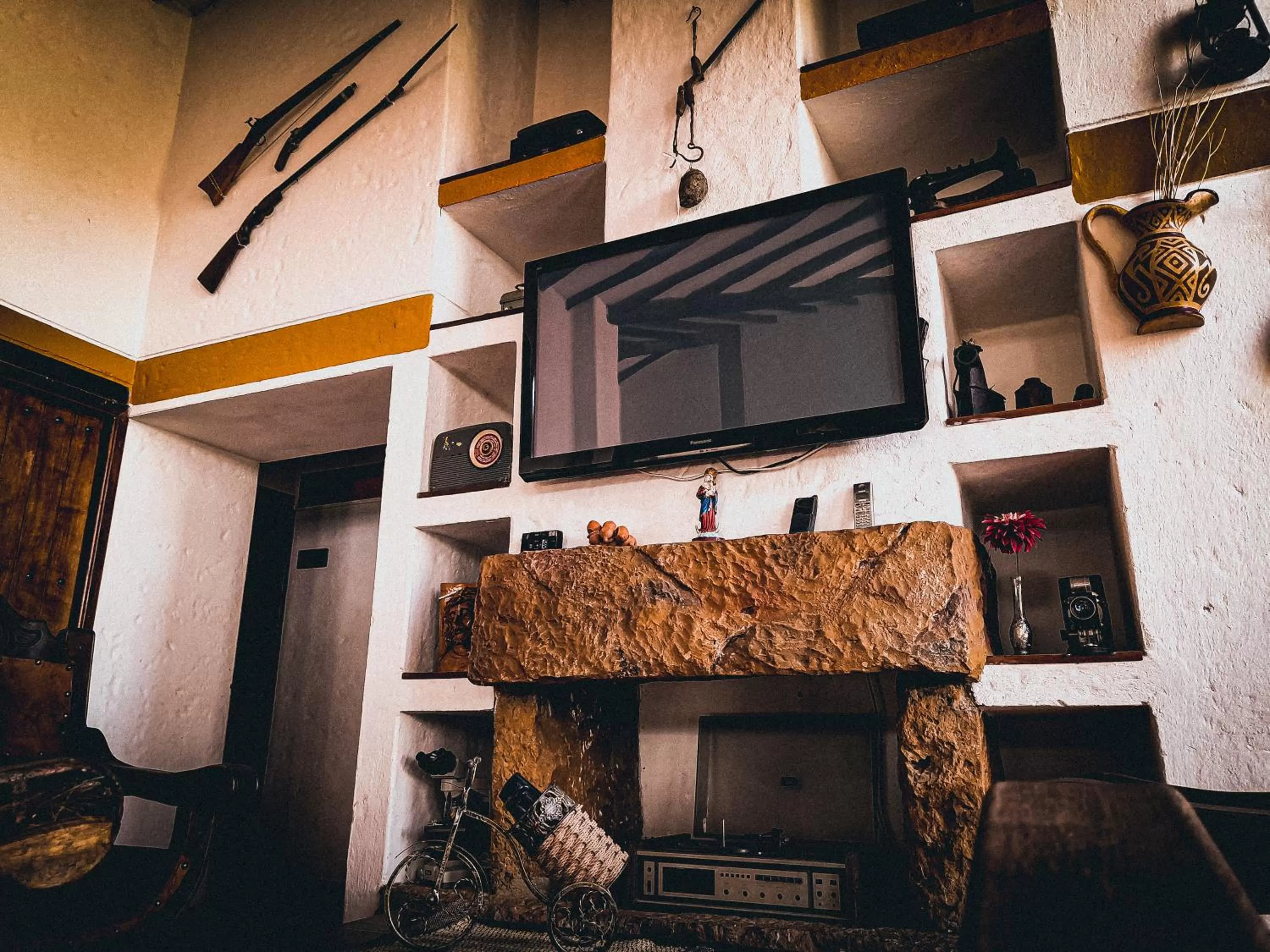 TV and multimedia in Hotel Las Rocas Resort Villanueva