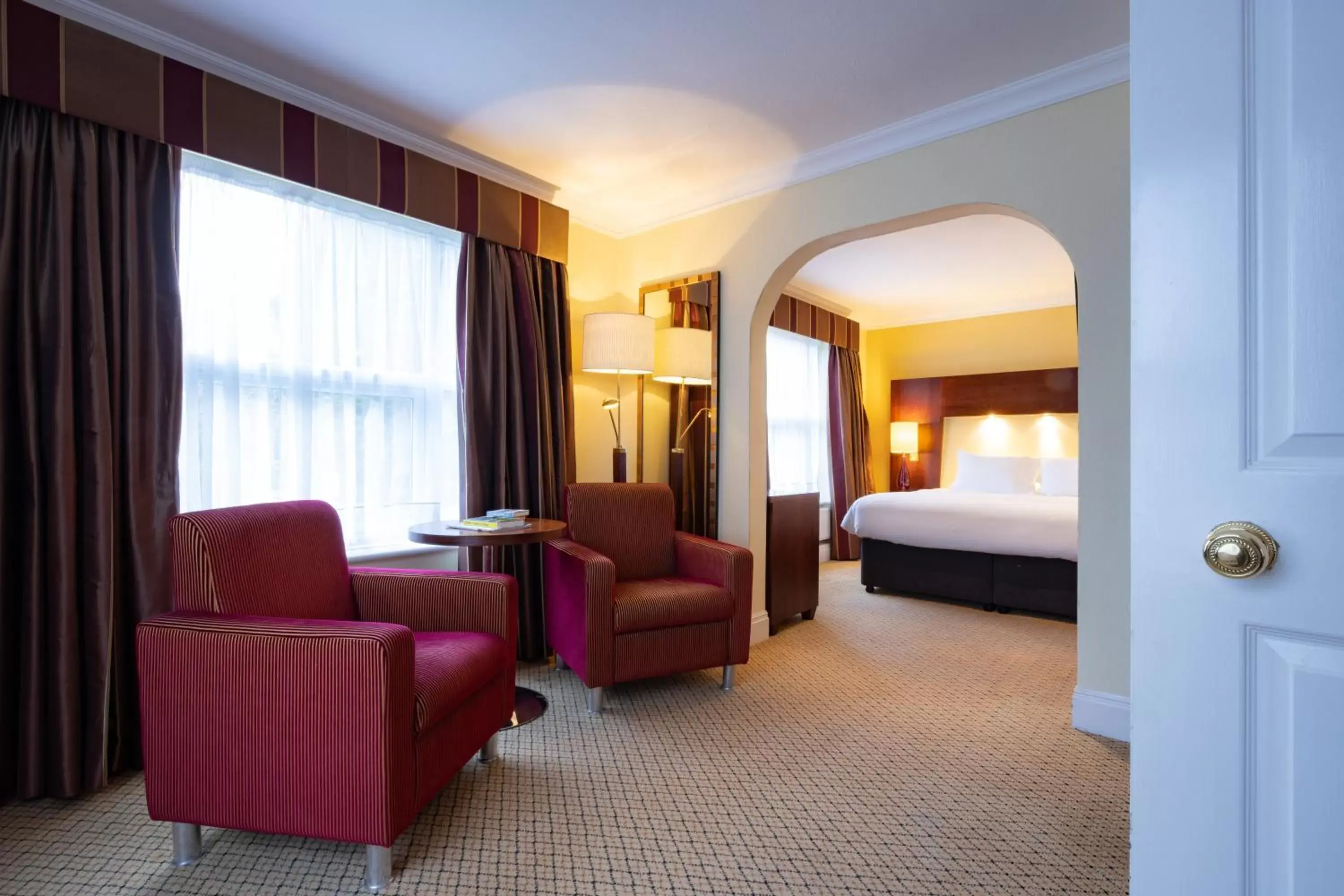 Bed, Seating Area in Avisford Park Hotel