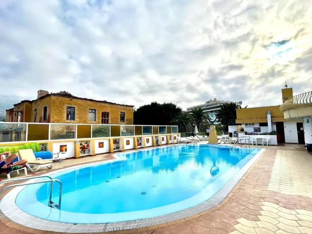 Swimming Pool in Hotel Casa del Sol