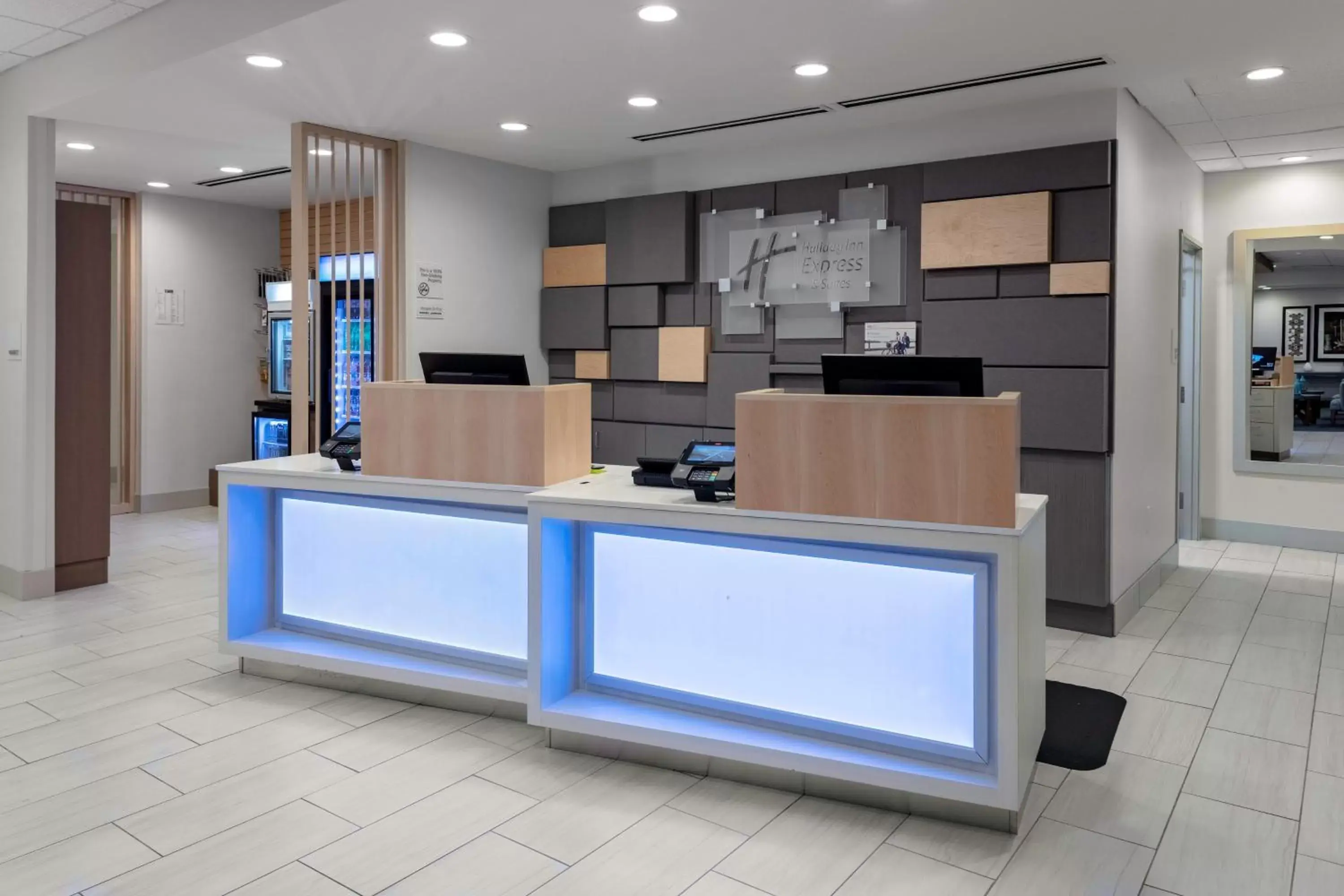 Property building, Lobby/Reception in Holiday Inn Express & Suites - Wilmington West - Medical Park, an IHG Hotel