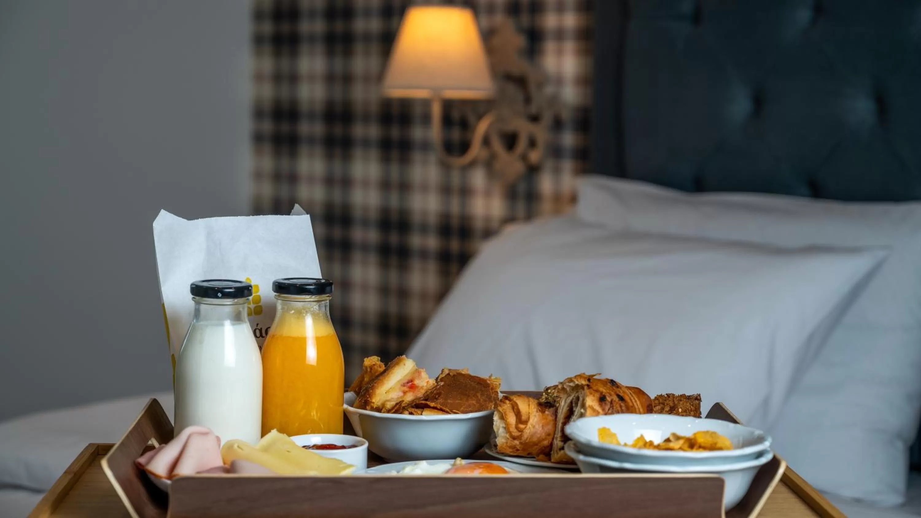 Breakfast, Bed in Brettania Hotel
