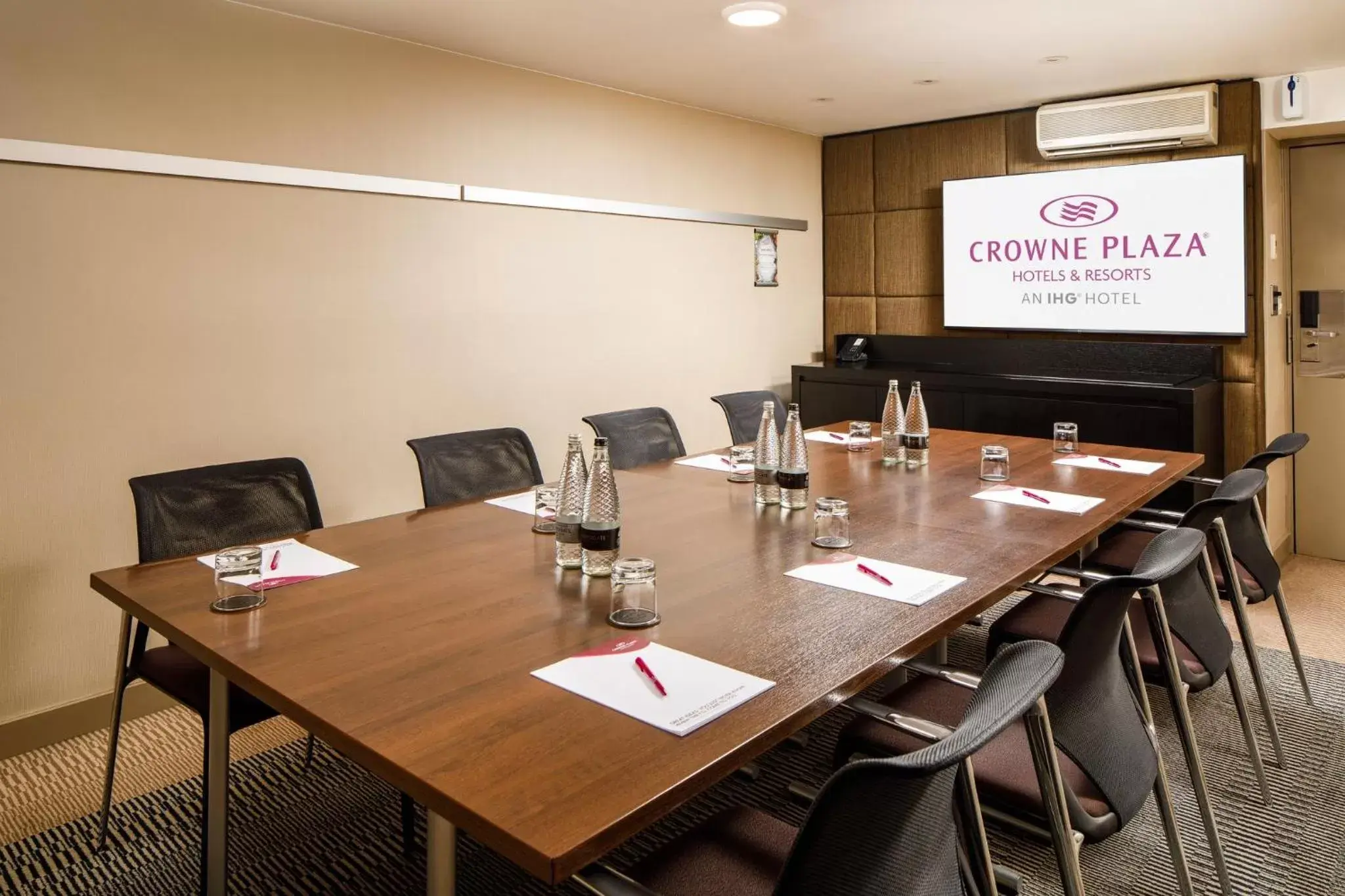 Meeting/conference room in Crowne Plaza Manchester Airport