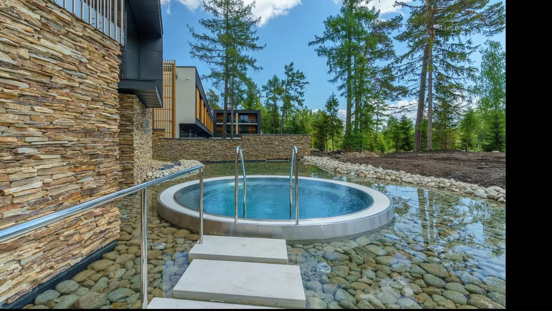 Pool view in Hotel Hills