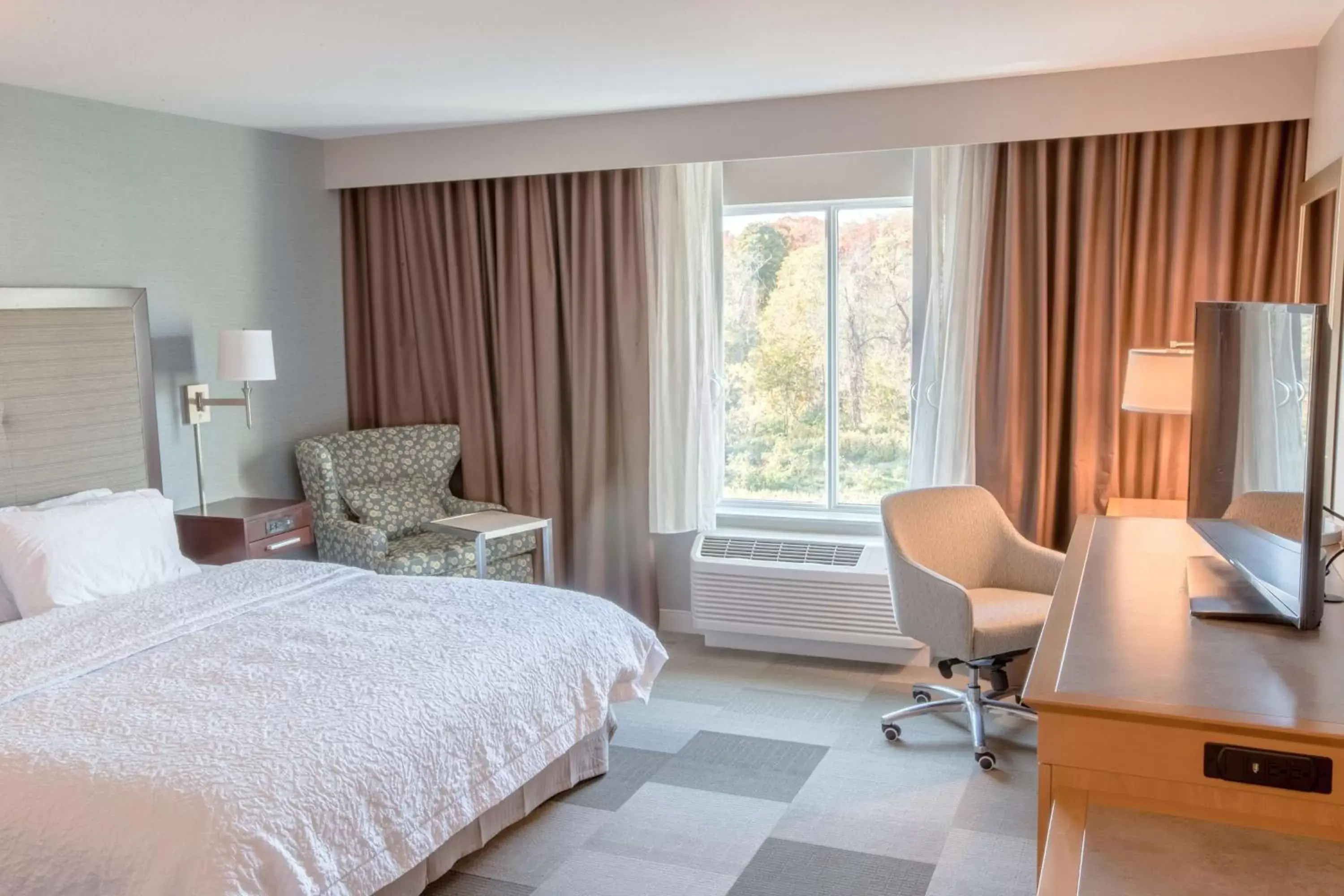 Bed in Hampton Inn by Hilton Amesbury, MA