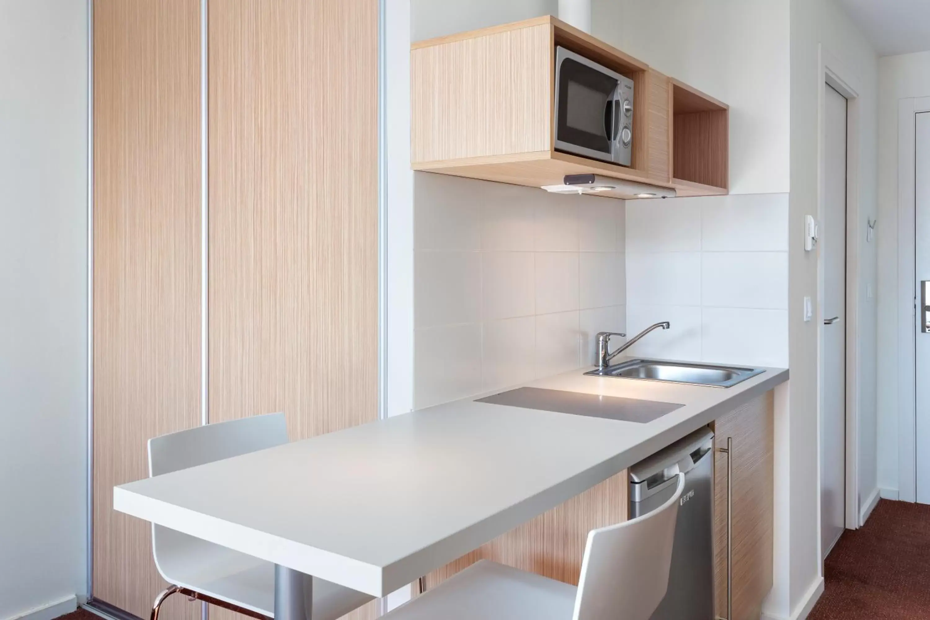 Kitchen or kitchenette, Kitchen/Kitchenette in B&B HOTEL Barcelona Sant Cugat