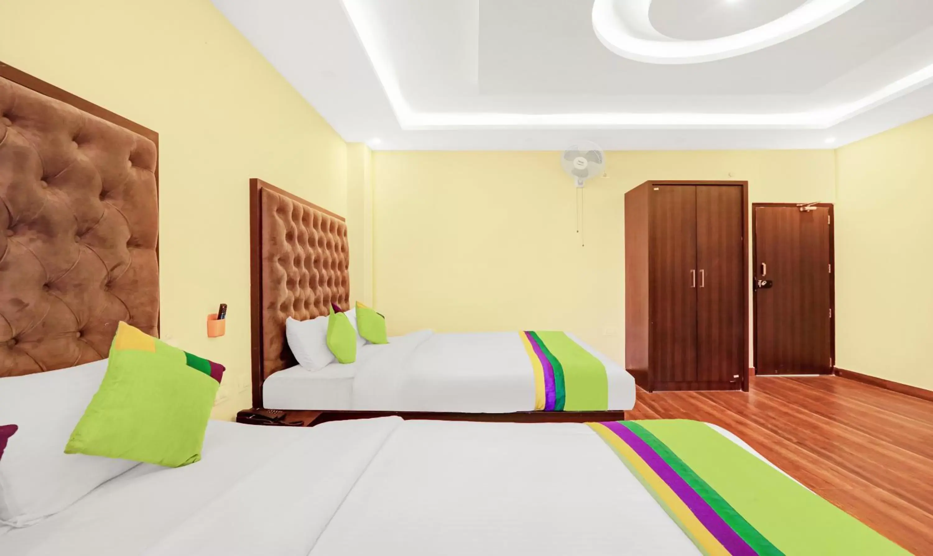 Bedroom, Bed in Treebo Doha King Bedroom, Bed in Treebo Doha King