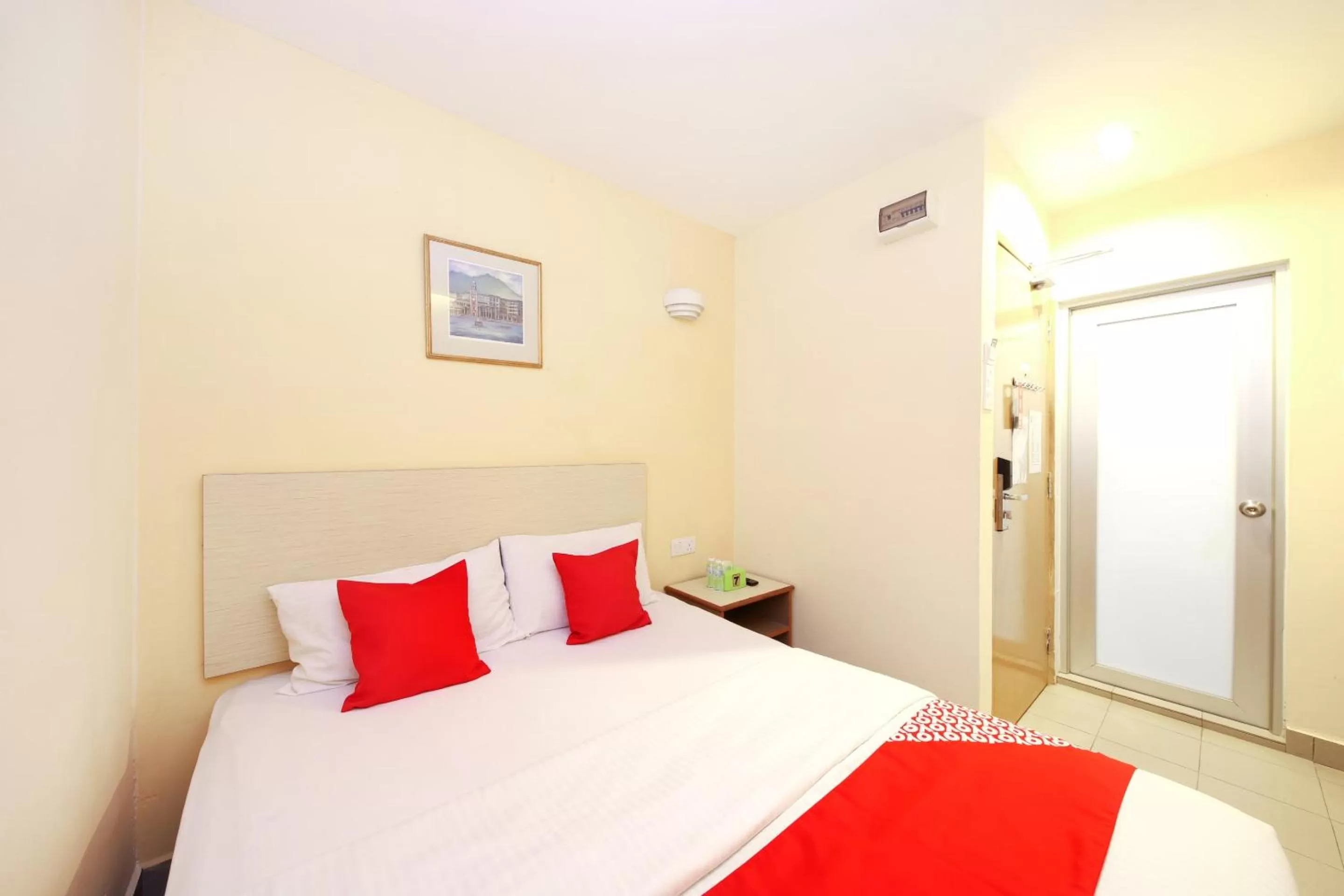 Bedroom in Super OYO 635 Seven Days Hotel