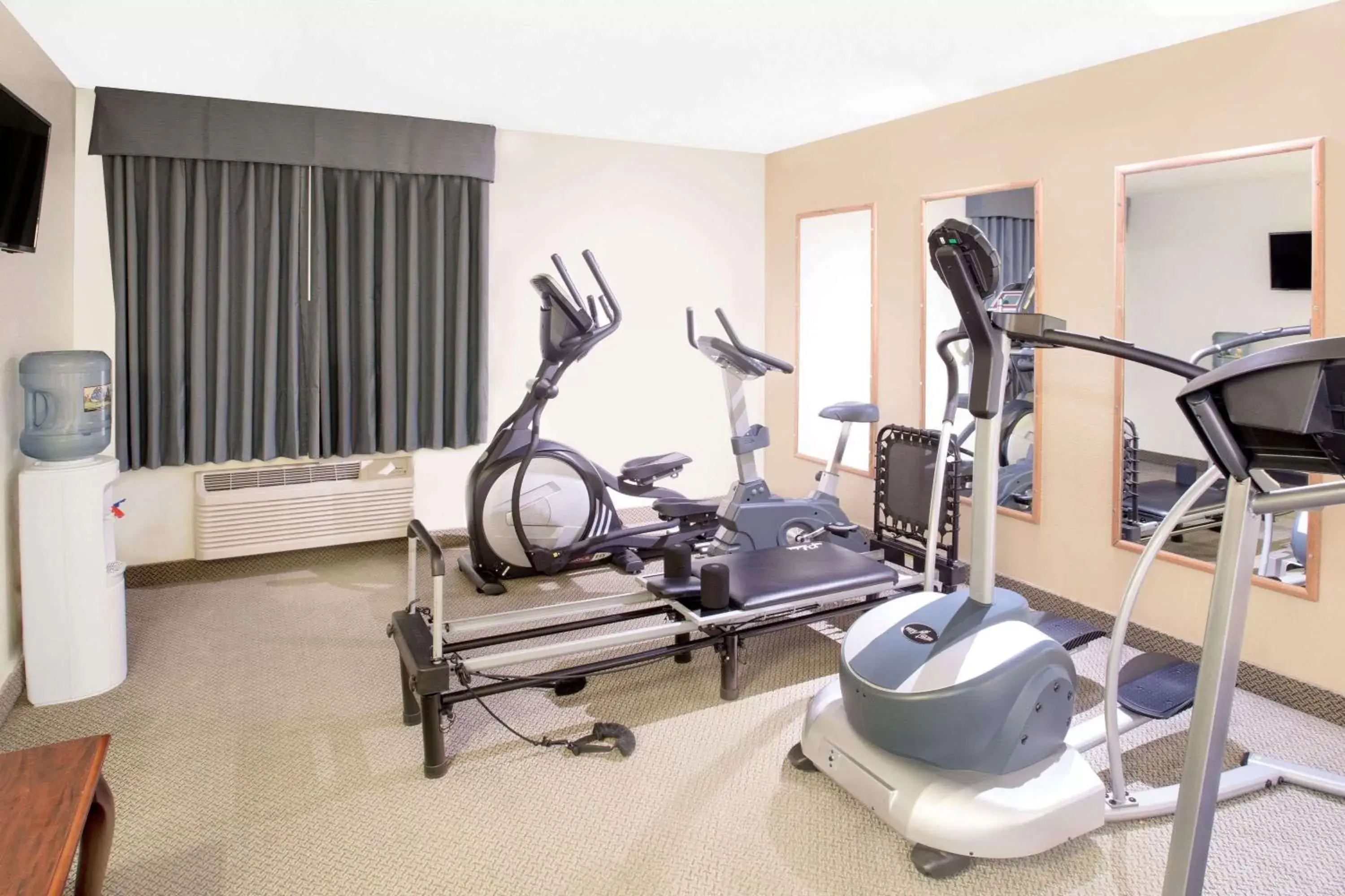 Fitness centre/facilities, Fitness Center/Facilities in Baymont by Wyndham Green Bay