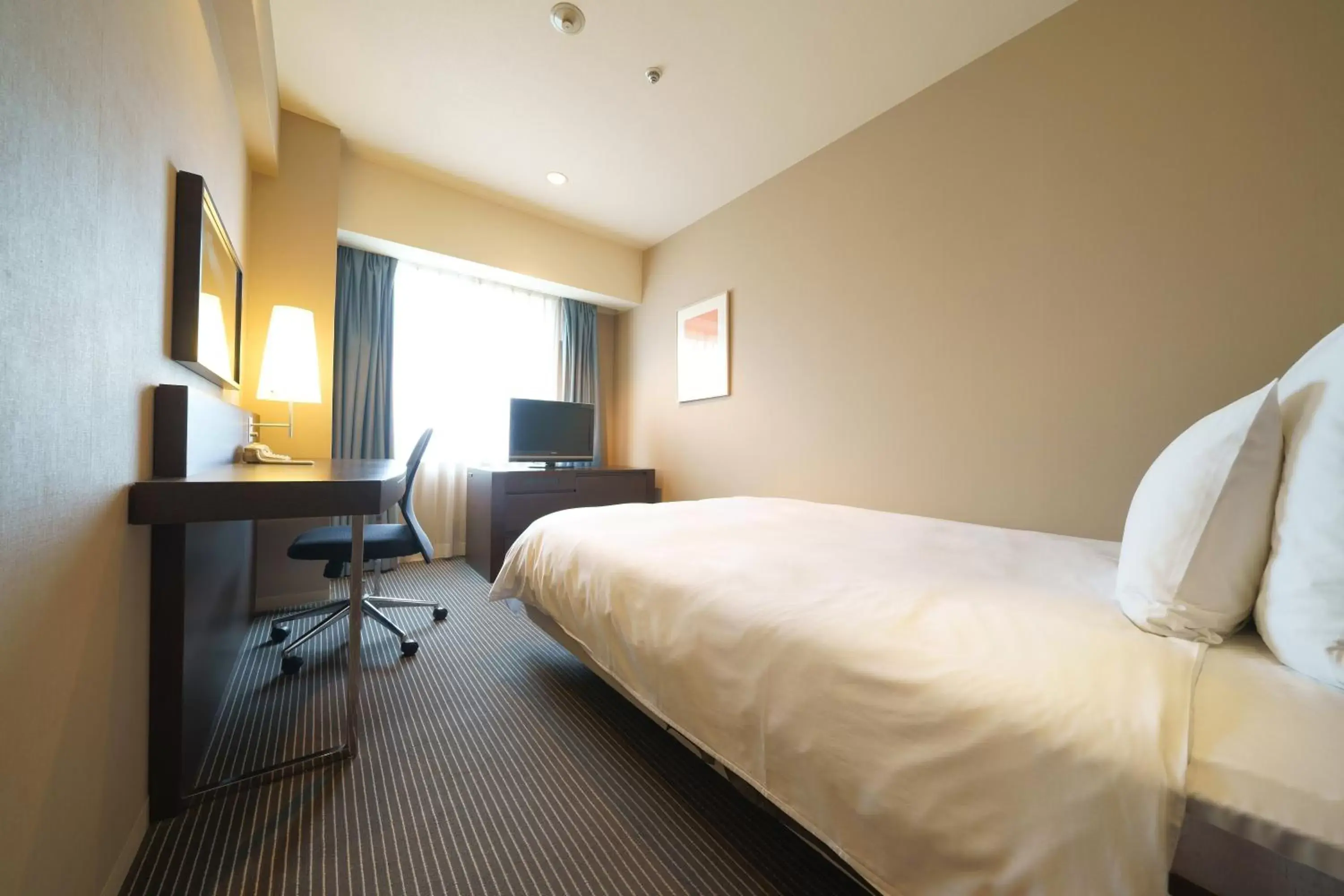 Photo of the whole room, Bed in ANA Crowne Plaza Hiroshima, an IHG Hotel