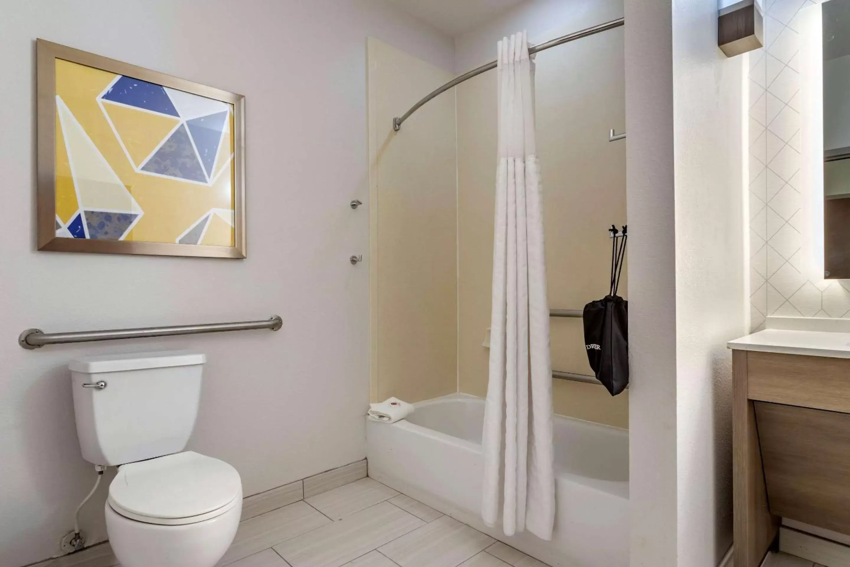 Bedroom, Bathroom in Comfort Suites Natchitoches