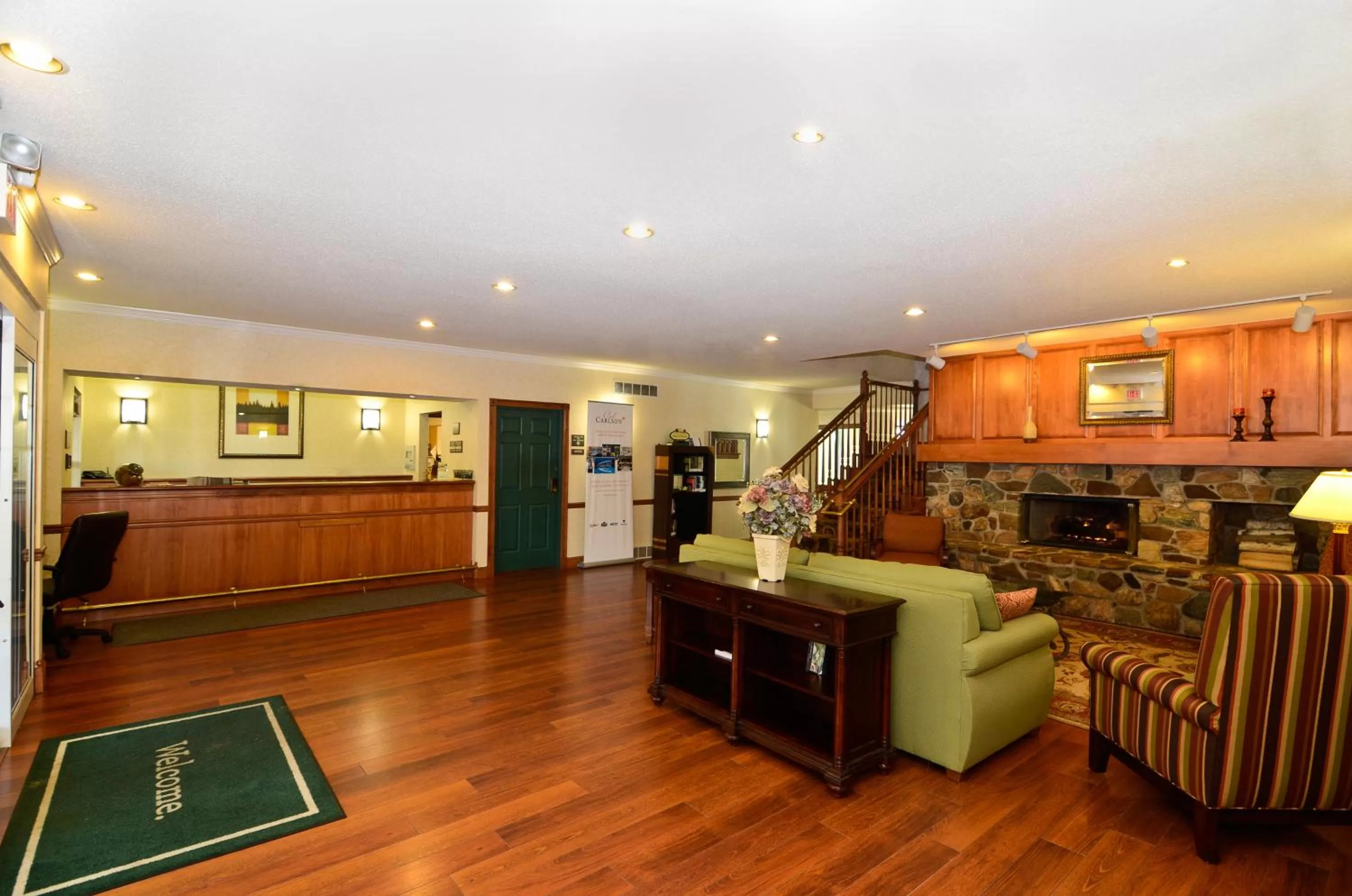 Lobby or reception in Country Inn & Suites by Radisson, Stevens Point, WI