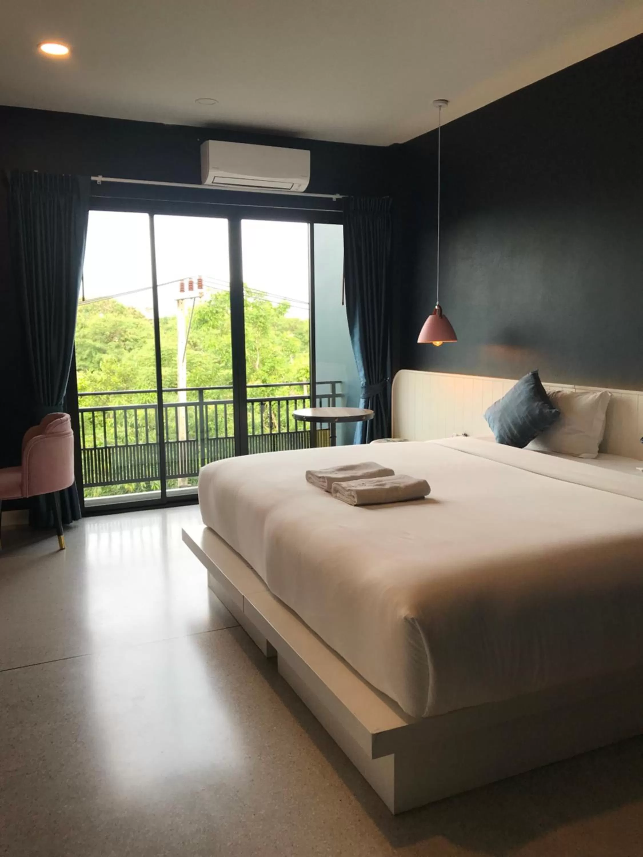 Photo of the whole room, Bed in Mosstel