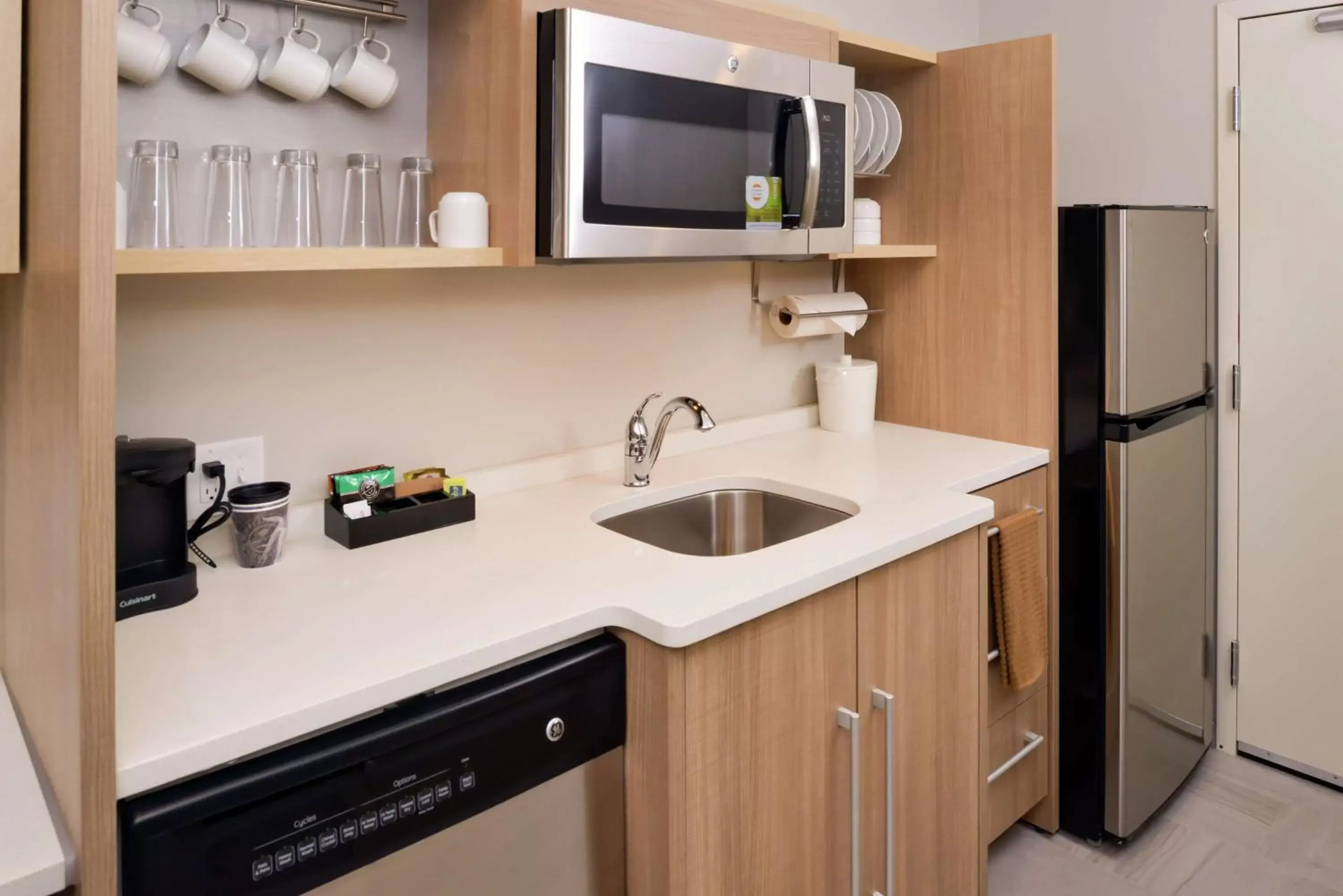 Kitchen or kitchenette, Kitchen/Kitchenette in Home2 Suites By Hilton Merrillville