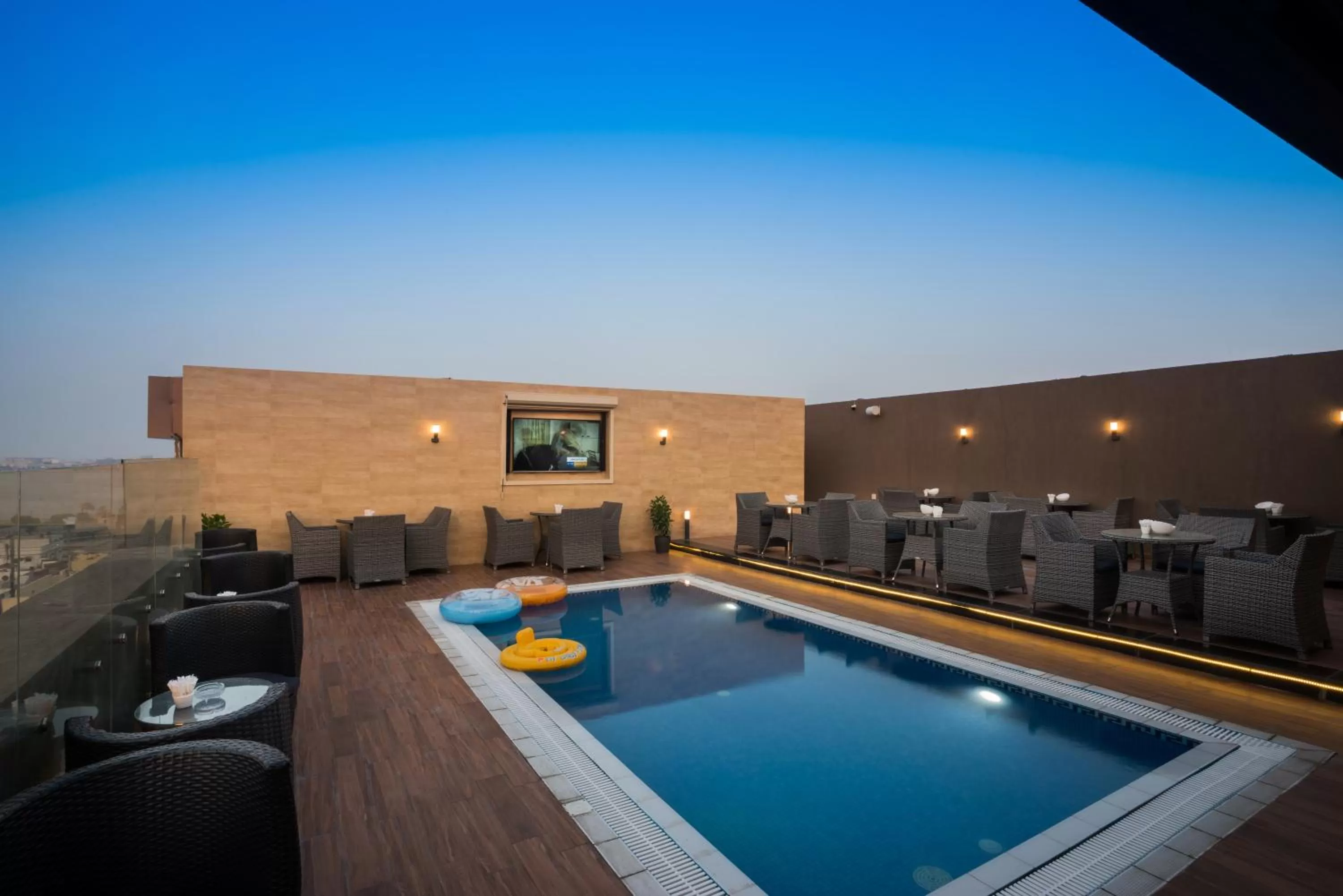 Swimming pool in Naviti Warwick Dammam