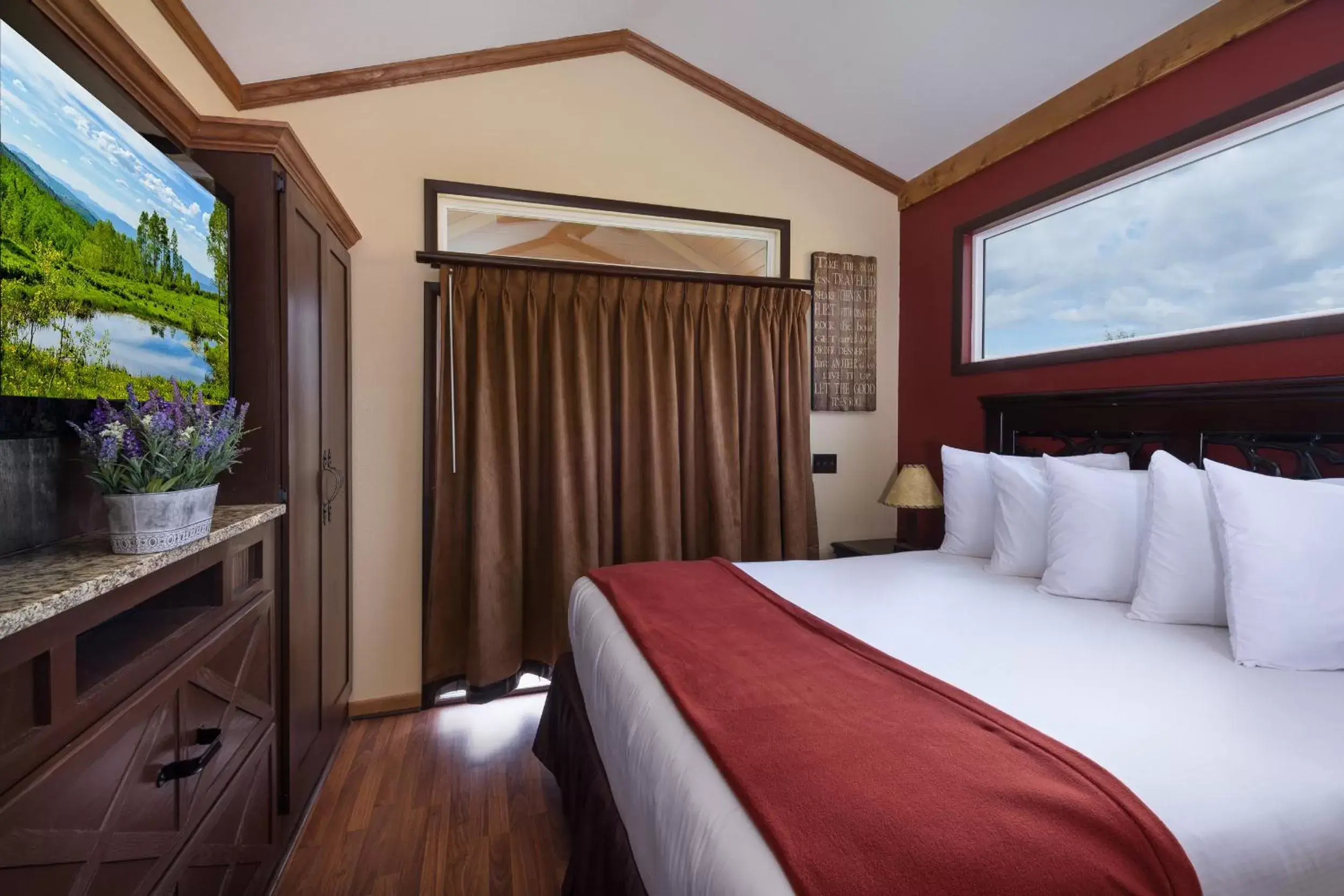 Club Deluxe One-Bedroom Cabin in Westgate River Ranch Resort & Rodeo Club Deluxe One-Bedroom Cabin in Westgate River Ranch Resort & Rodeo