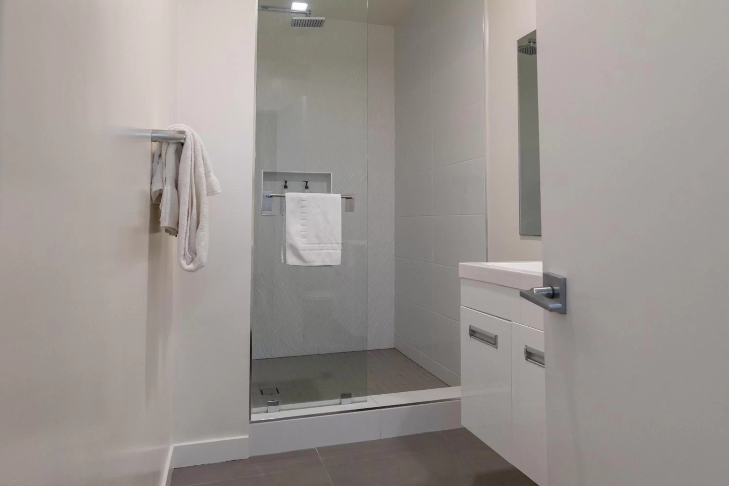 Shower in Park Plaza Lodge