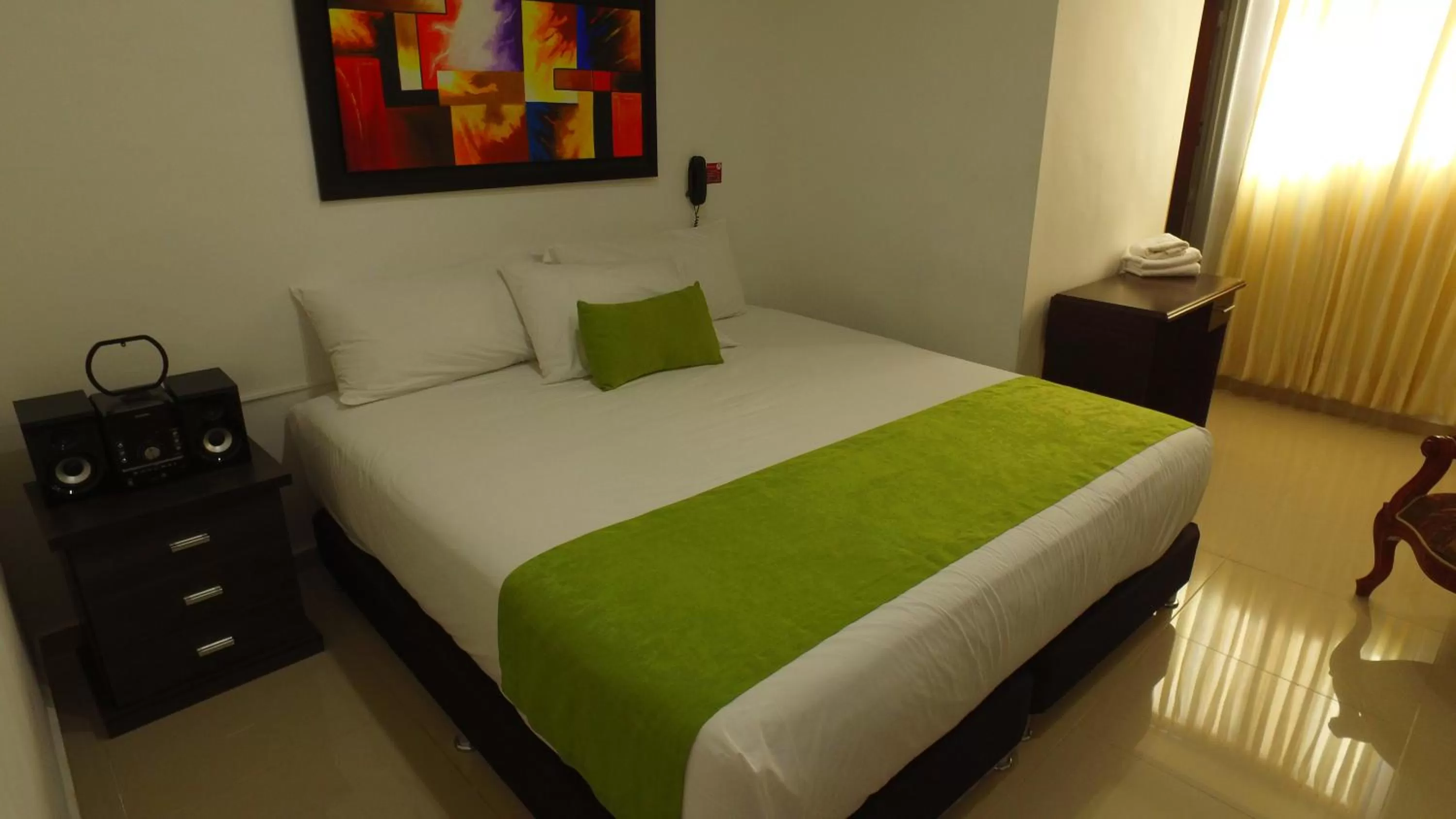 Bedroom, Bed in Hotel Cafe Plaza