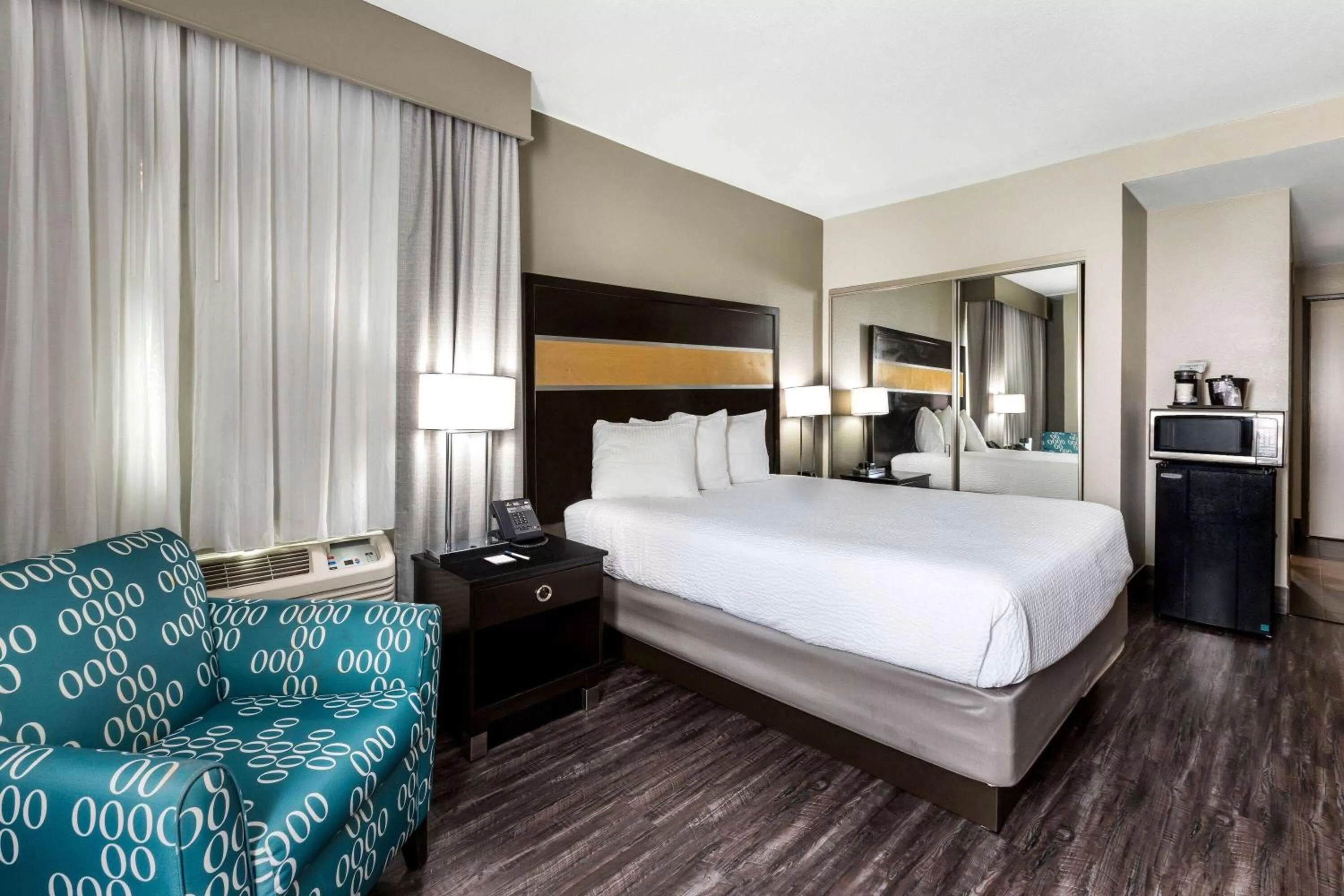 Photo of the whole room, Bed in La Quinta by Wyndham San Diego Mission Bay