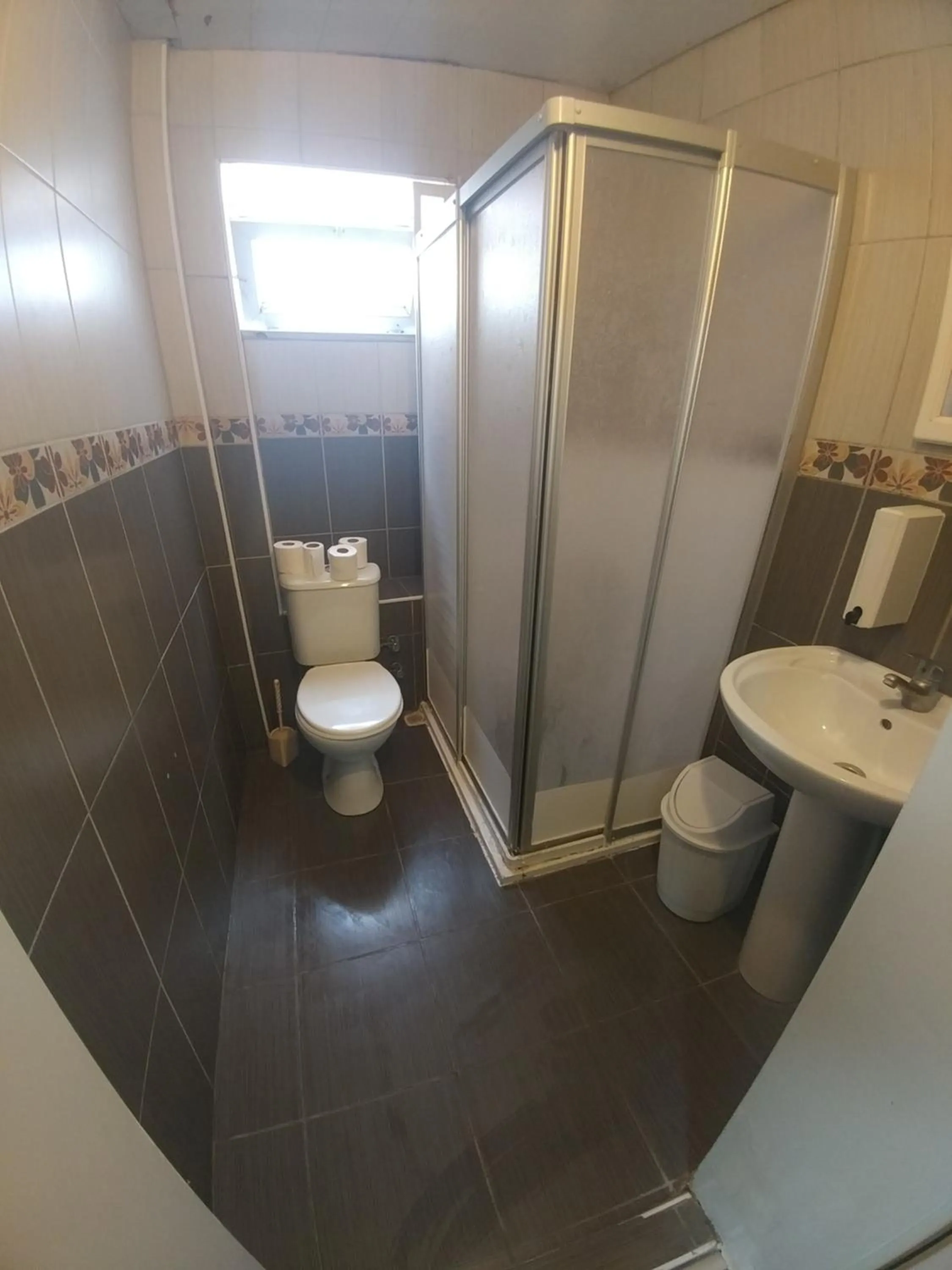 Toilet in Antique Hostel