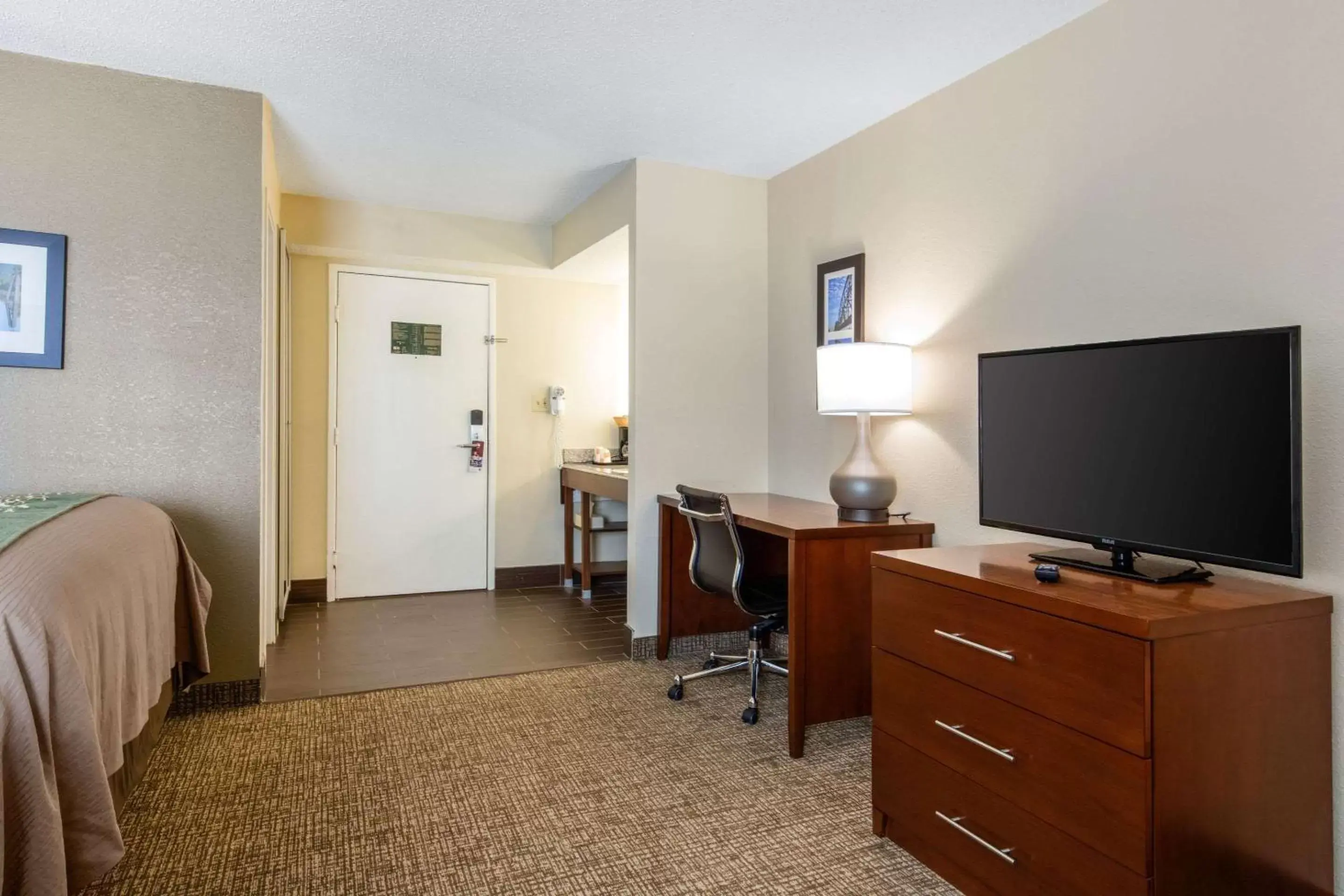 King Room - Accessible/Non-Smoking in Comfort Inn & Suites Little Rock Airport