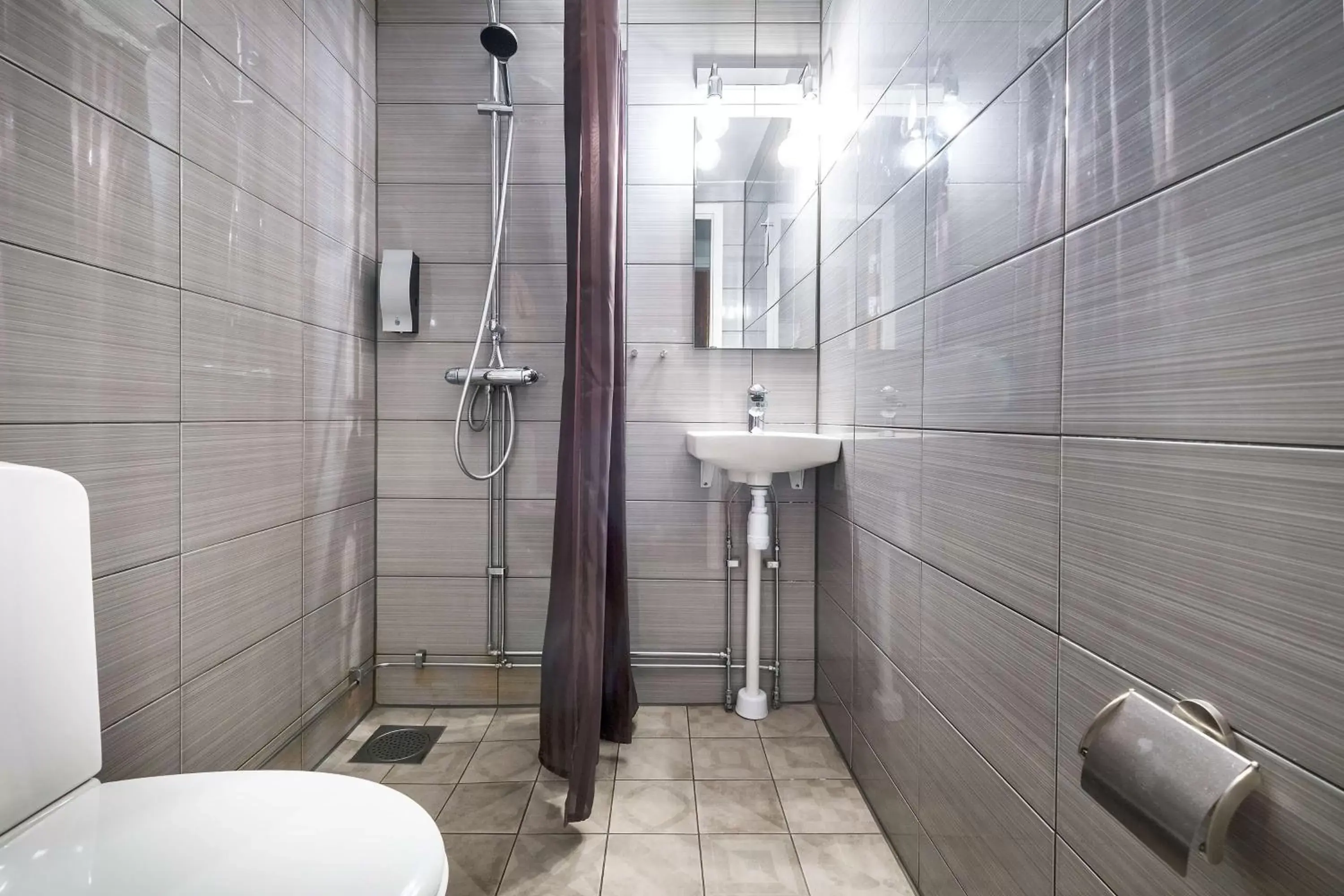 Bathroom in Sure Hotel by Best Western Algen