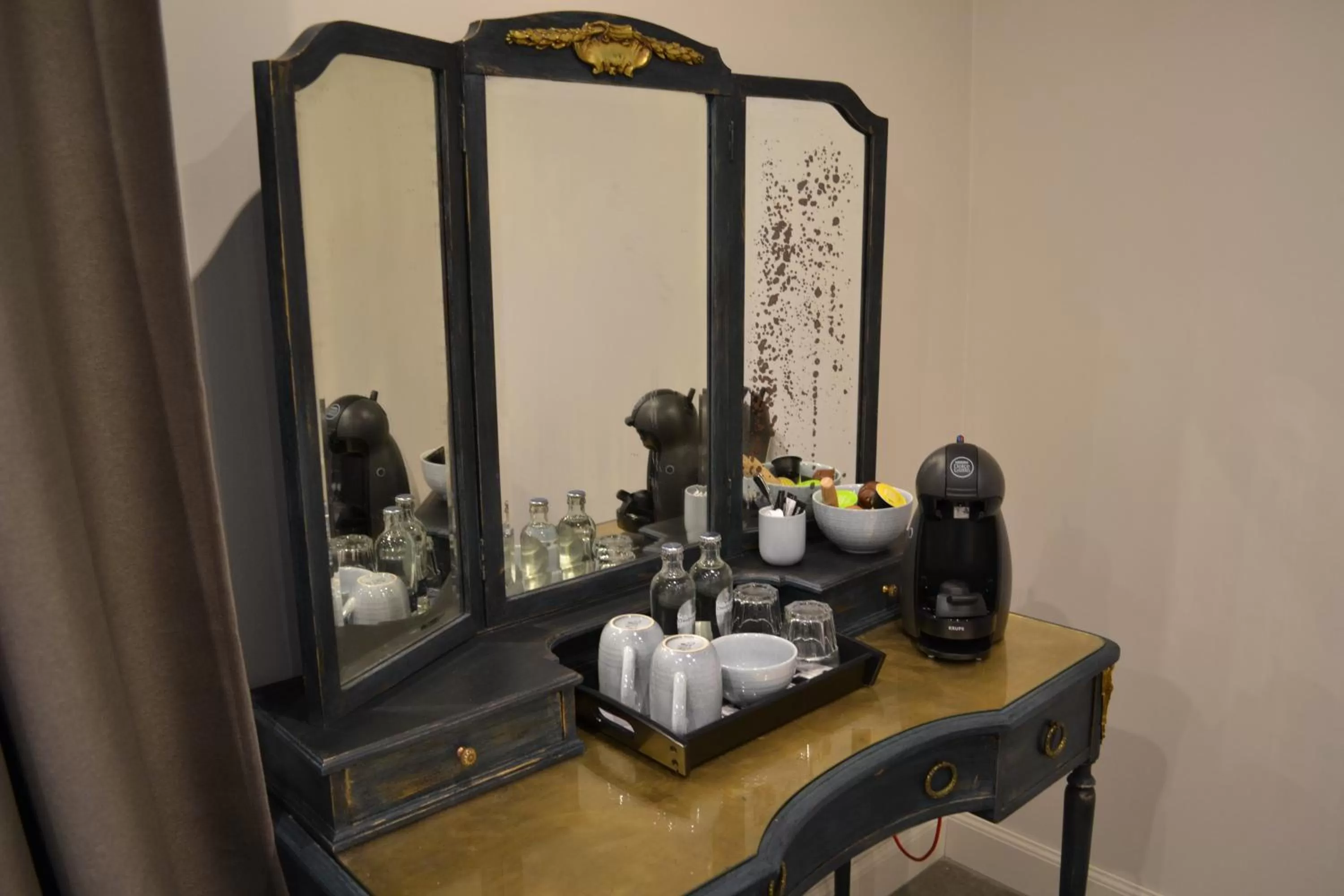 Coffee/tea facilities, Bathroom in B&B Allegambe's Goed