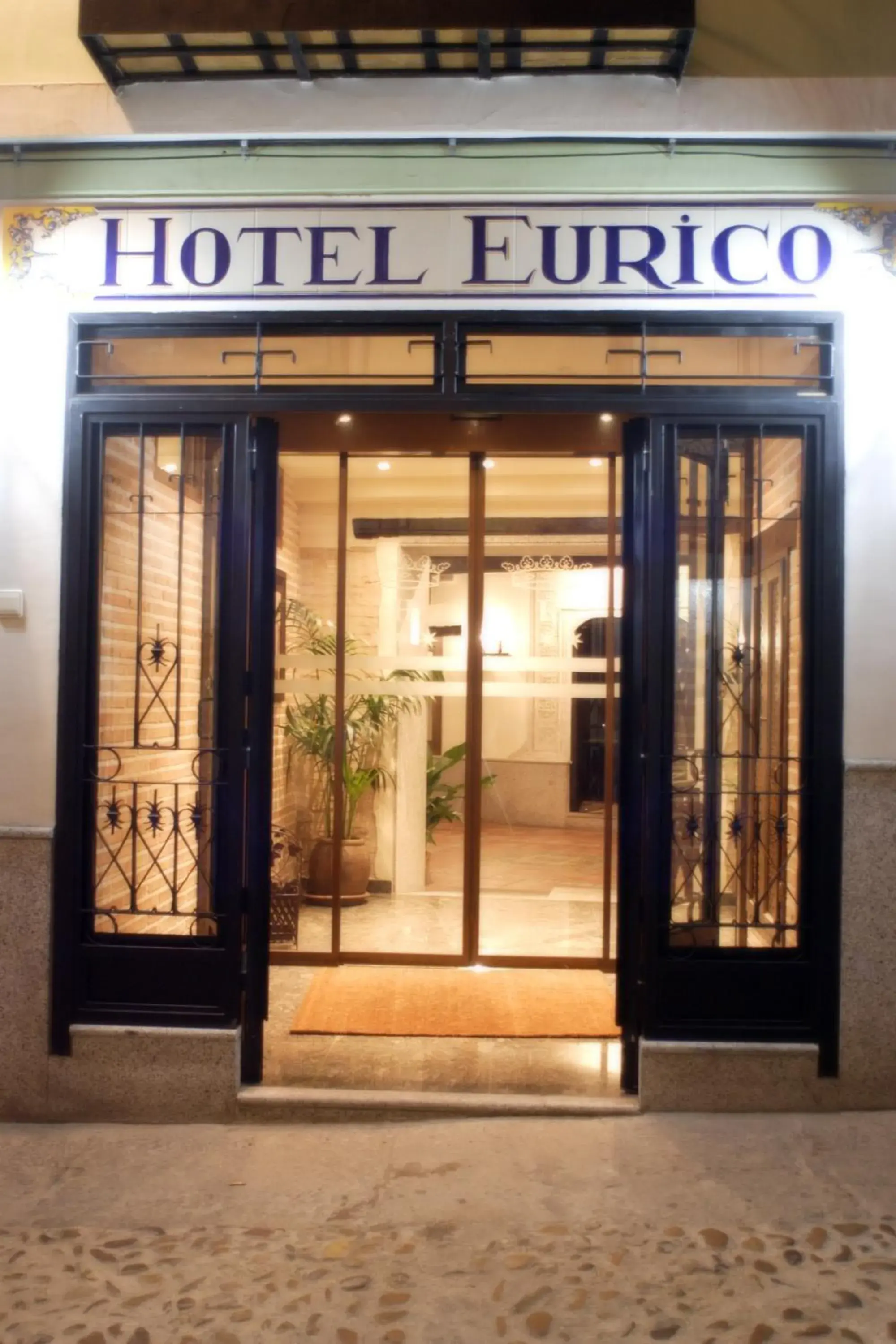 Facade/entrance in Eurico