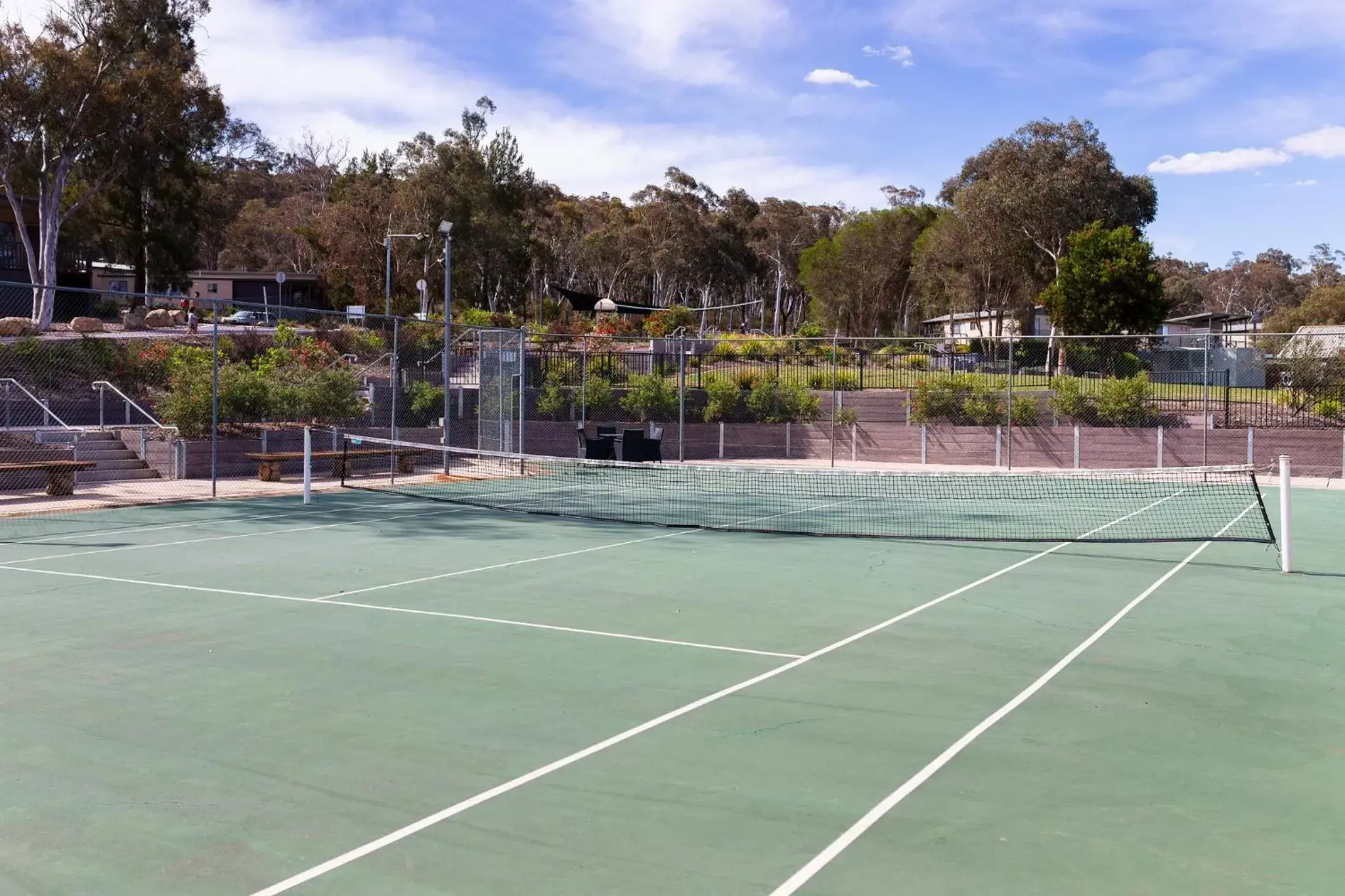 Tennis court, Tennis/Squash in Alivio Tourist Park Canberra