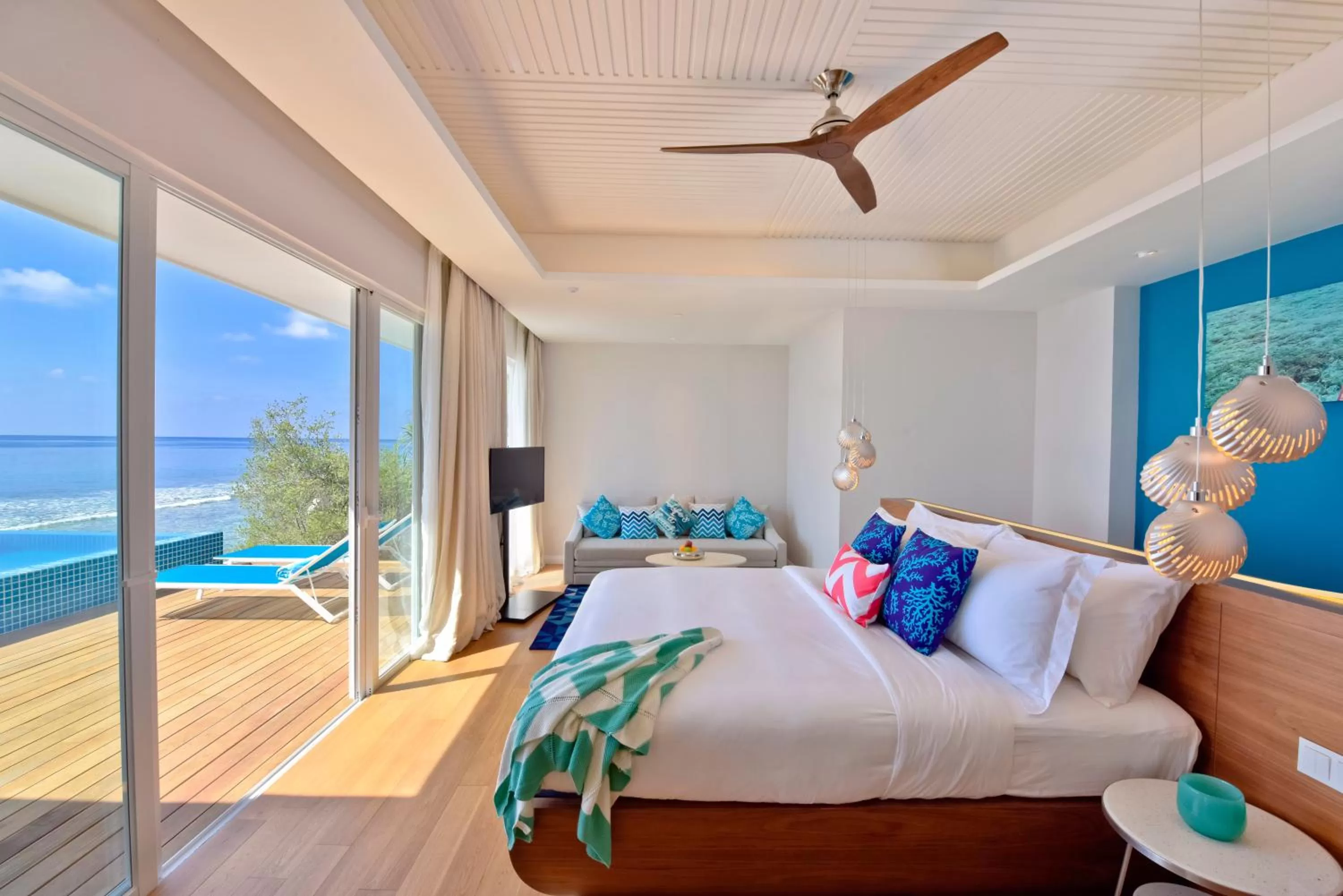 Photo of the whole room, Bed in Kandima Maldives