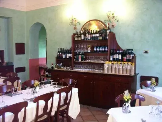 Restaurant/Places to Eat in Albergo Escondido